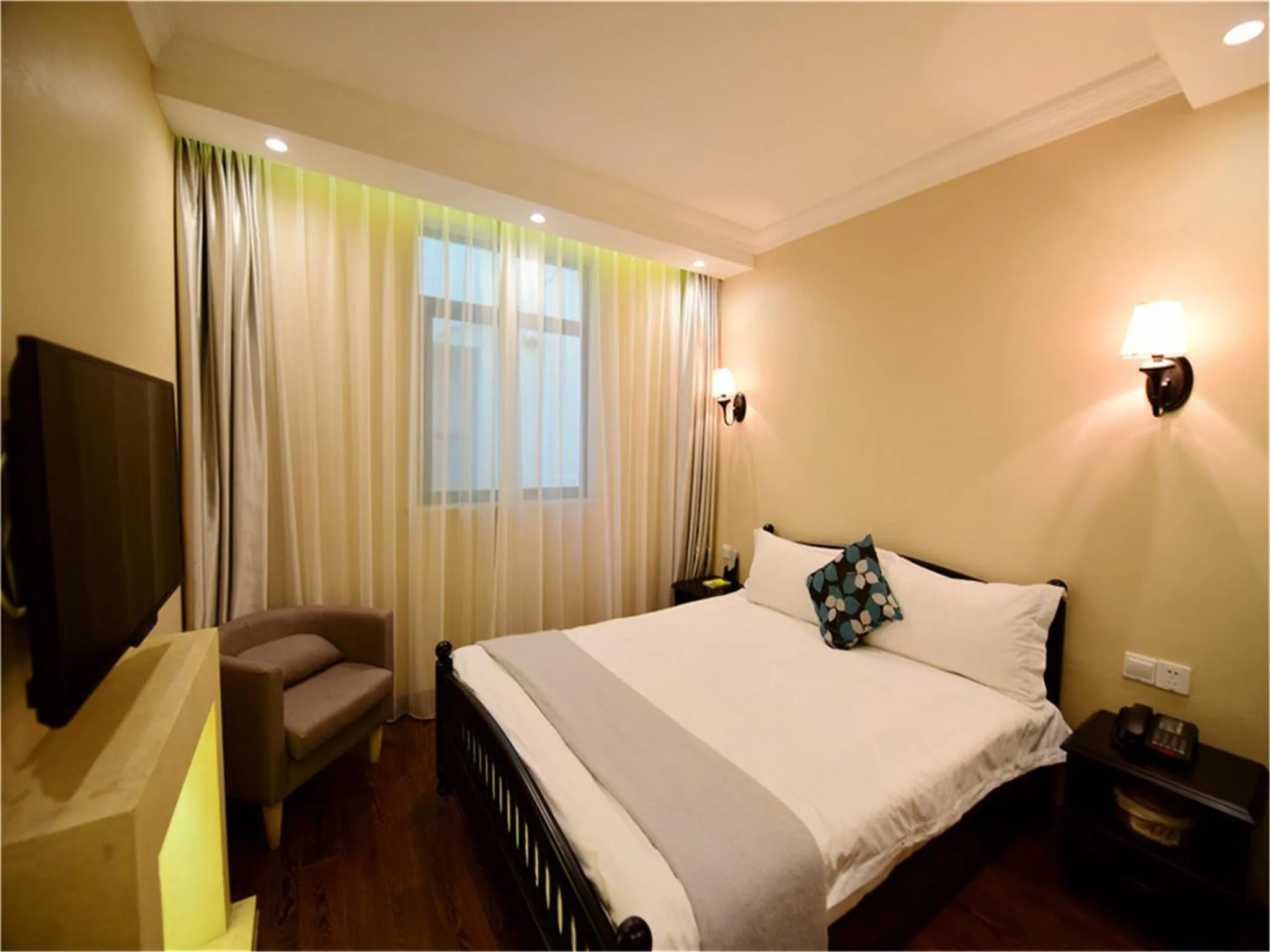 Bed in Soho Garden Hotel (Shanghai Huaihai Rd. Flagship)