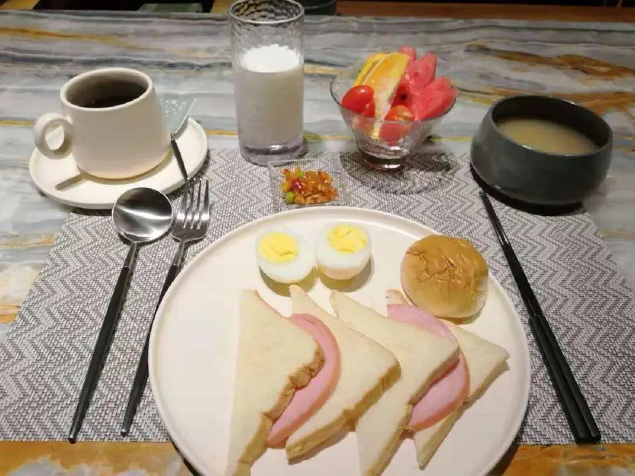 American breakfast in Soho Garden Hotel (Shanghai Huaihai Rd. Flagship) American breakfast in Soho Garden Hotel (Shanghai Huaihai Rd. Flagship)