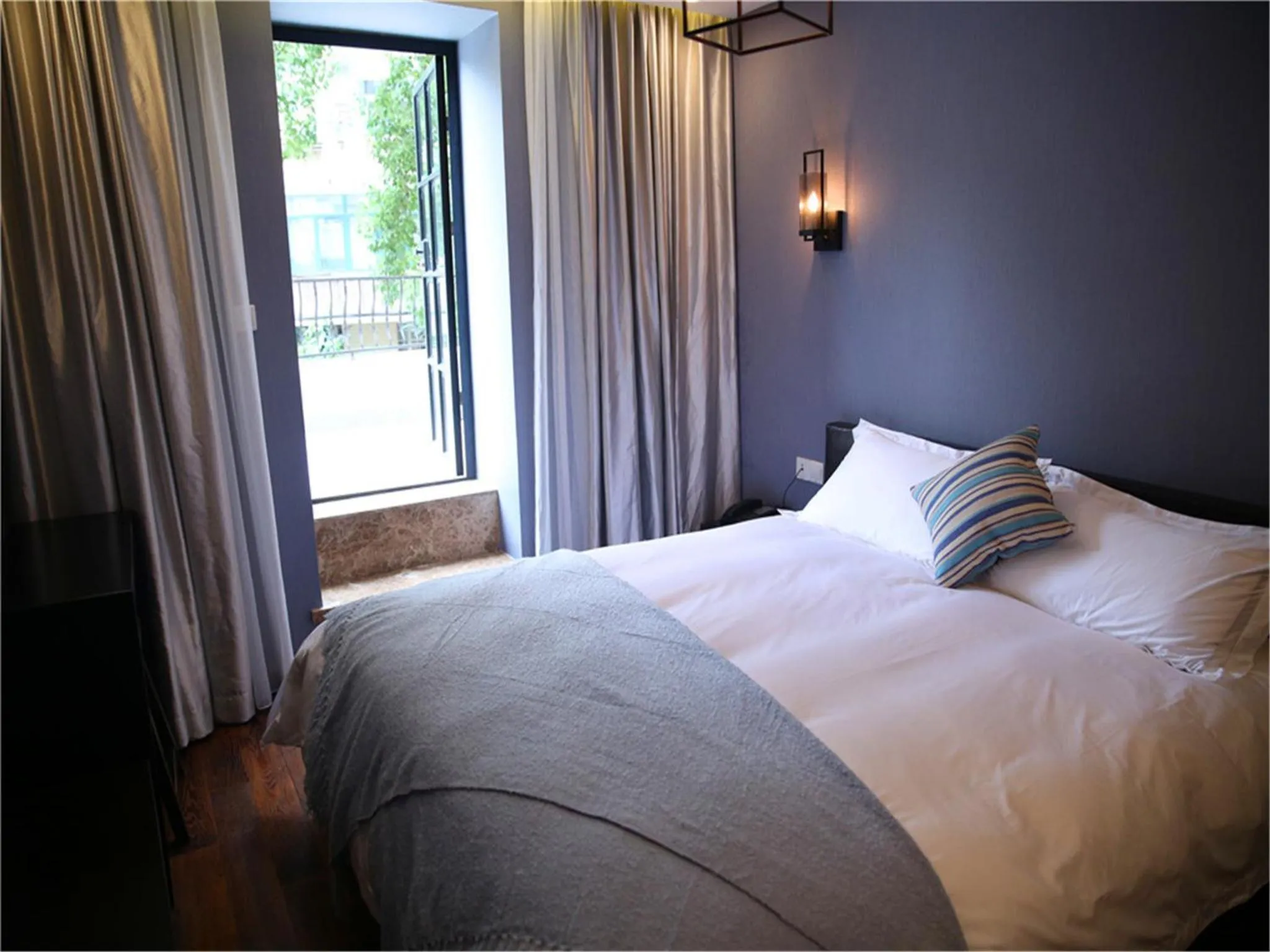 Bed in Soho Garden Hotel (Shanghai Huaihai Rd. Flagship)