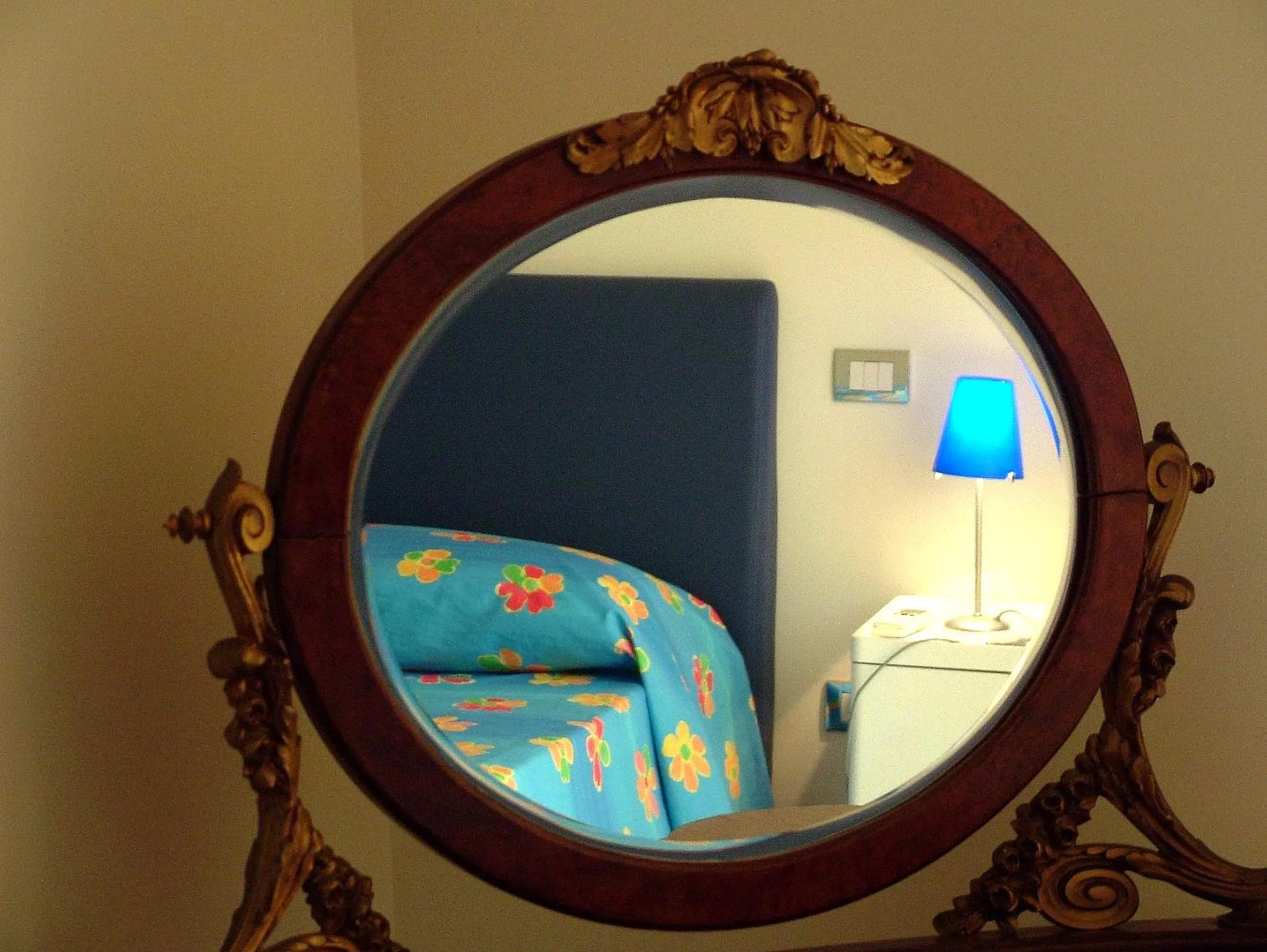 Decorative detail in Caracciolo 10