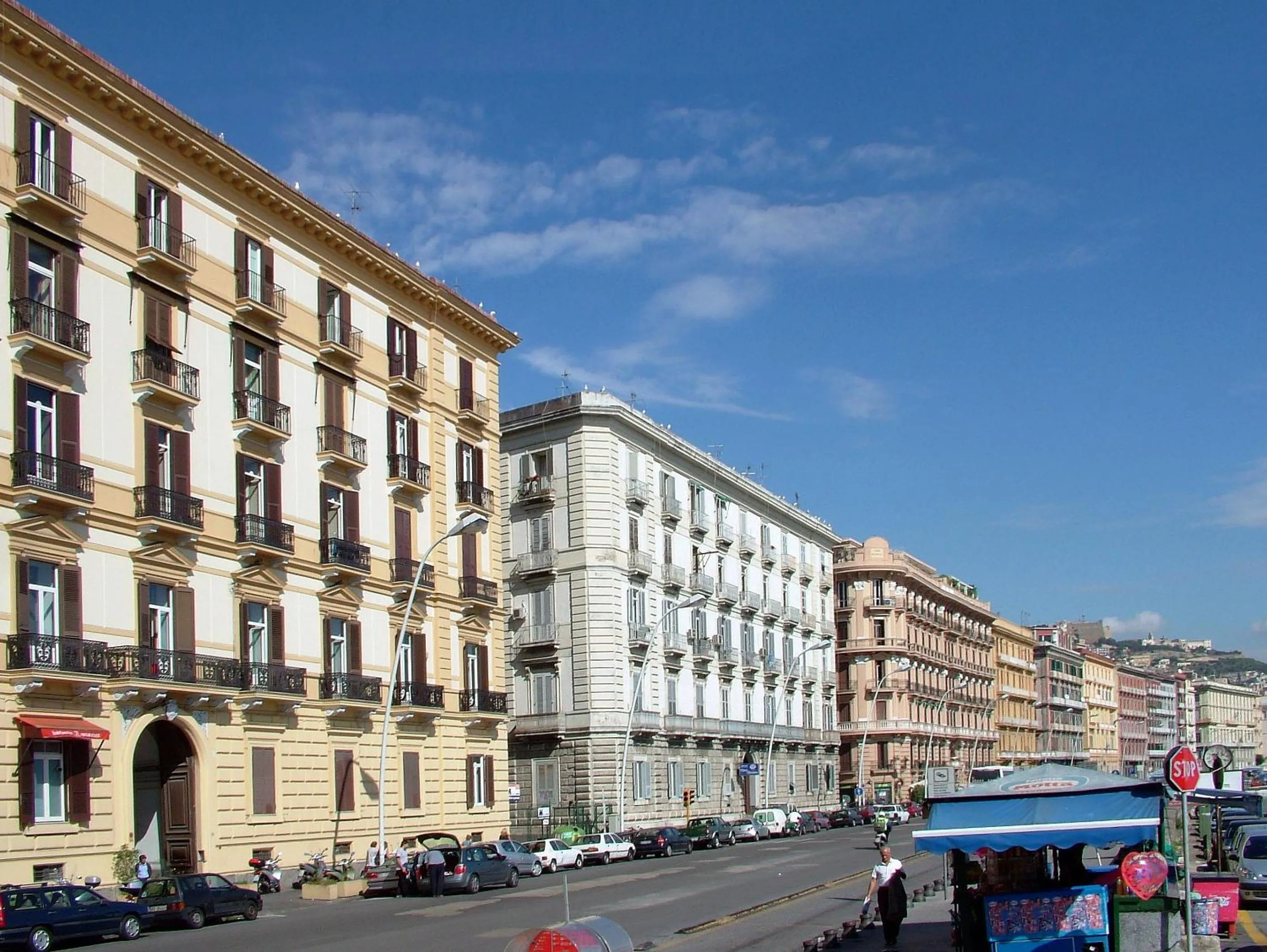 Property building in Caracciolo 10