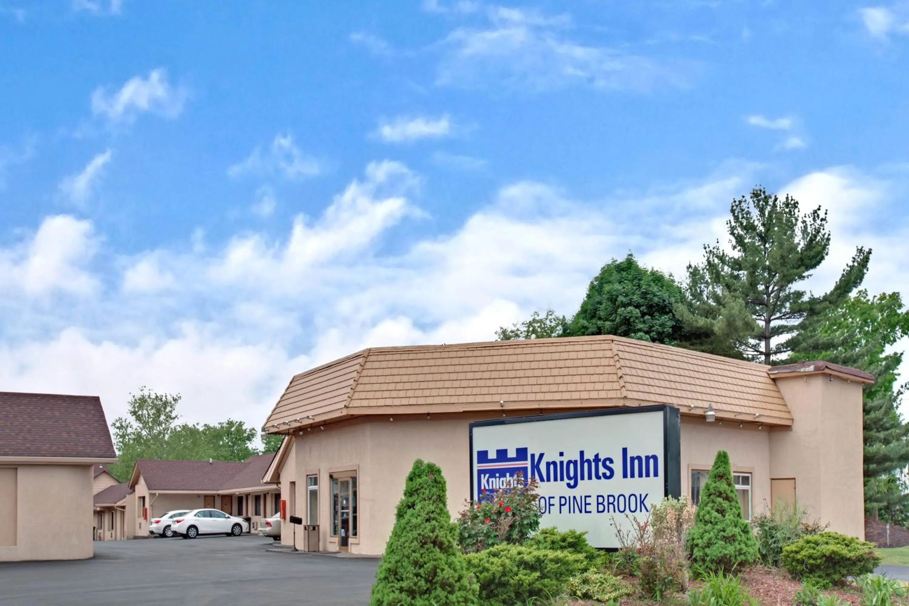 Property Building in Knights Inn Pine Brook