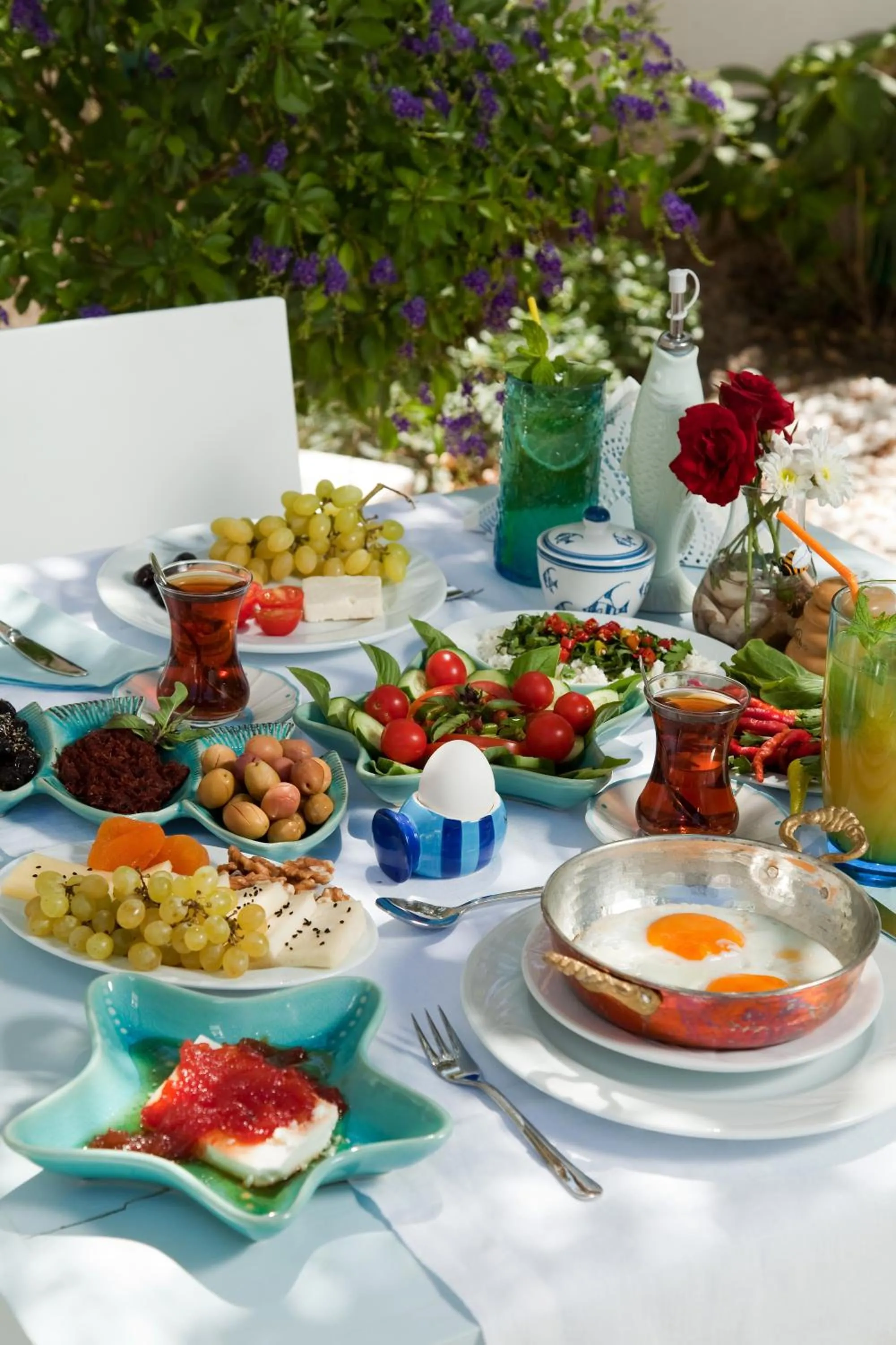 Restaurant/places to eat in Alura Hotel