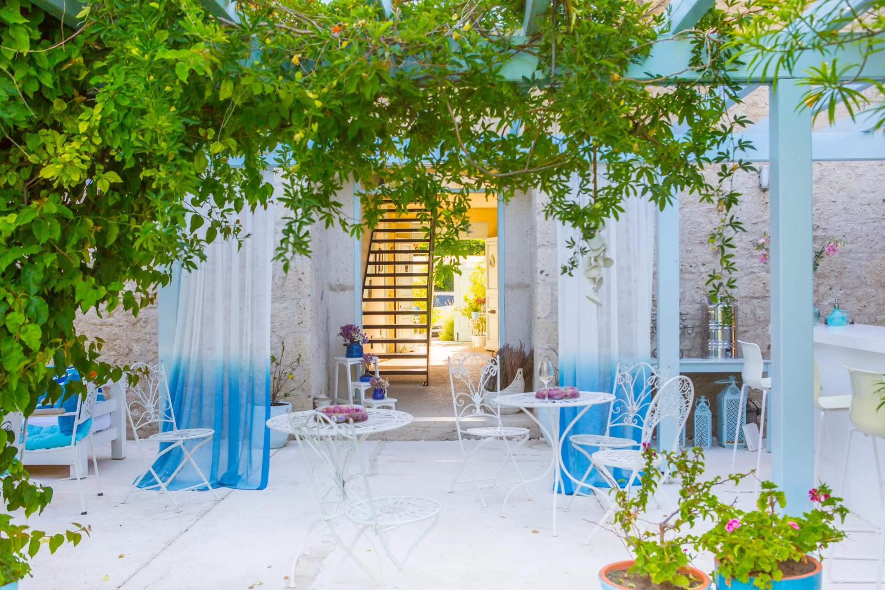 Decorative detail in Alura Hotel