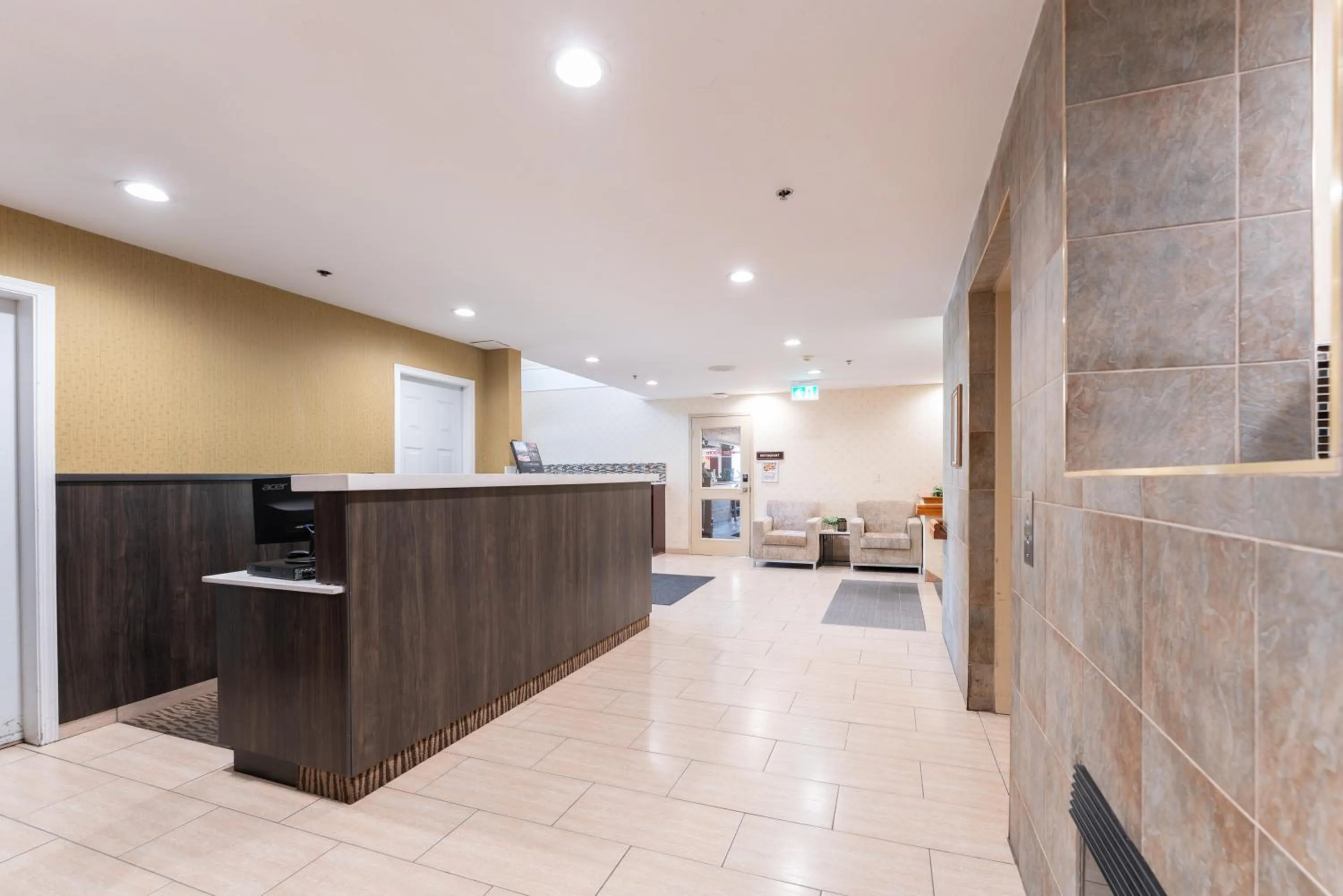 Lobby or reception in Prestige Aberdeen Lodge Kamloops