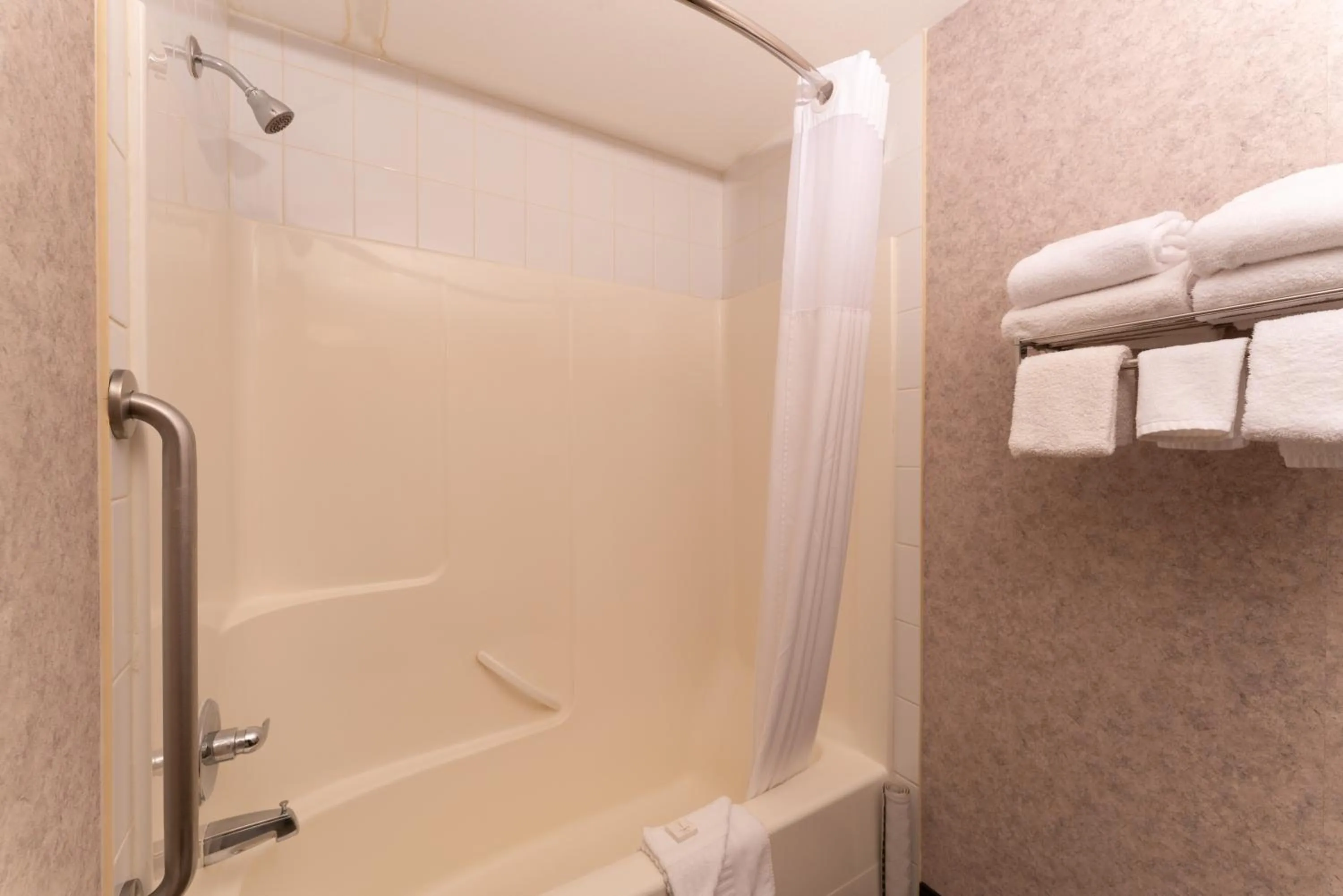 Shower in Prestige Aberdeen Lodge Kamloops