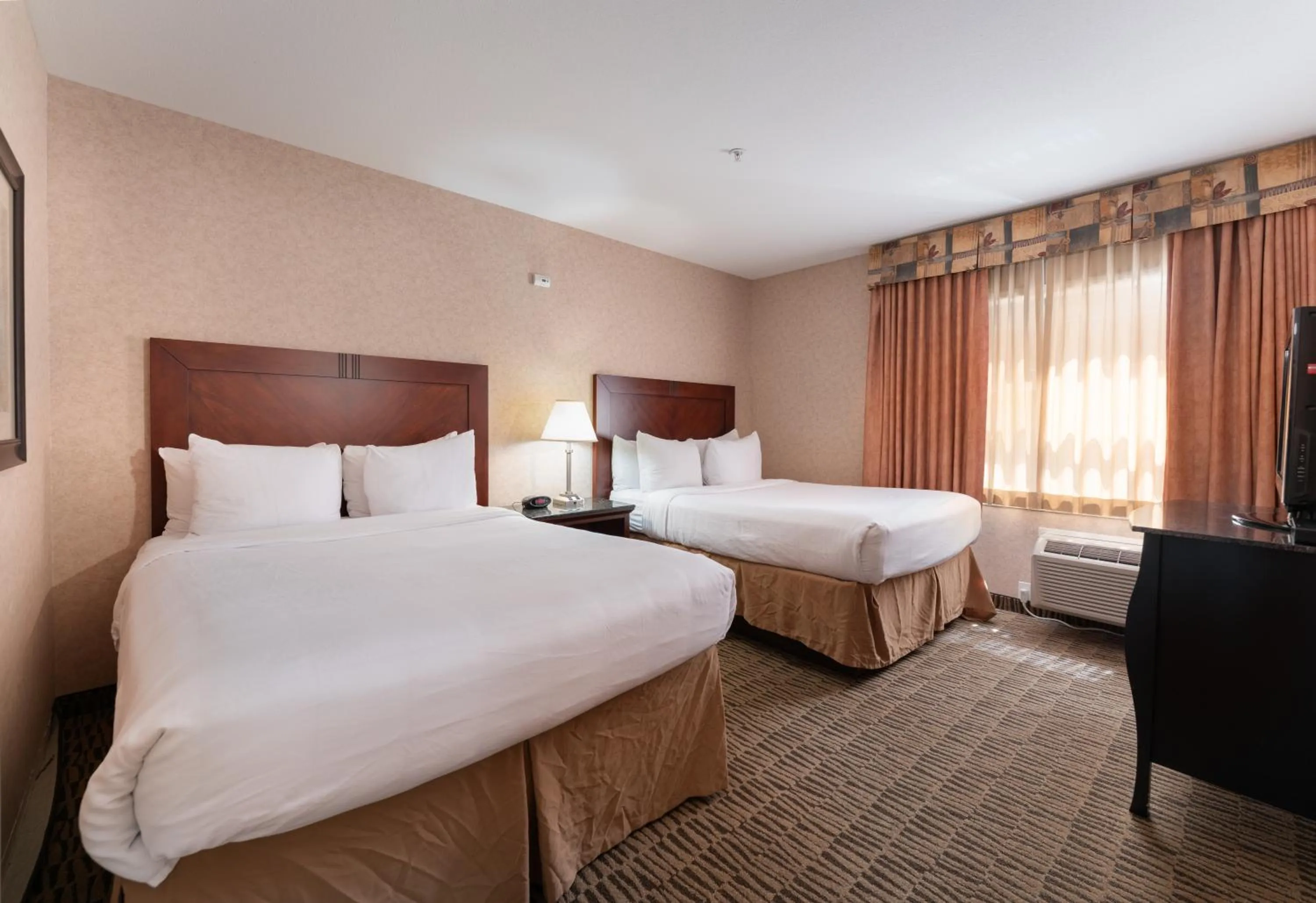 Bed in Prestige Aberdeen Lodge Kamloops