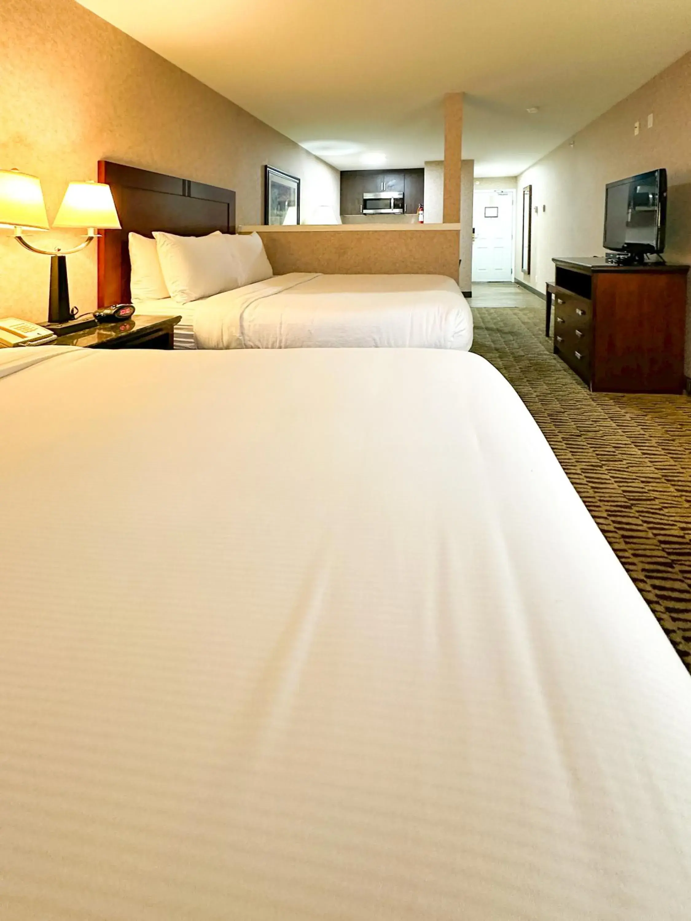 Bed in Pacific Inn & Suites Kamloops Bed in Pacific Inn & Suites Kamloops