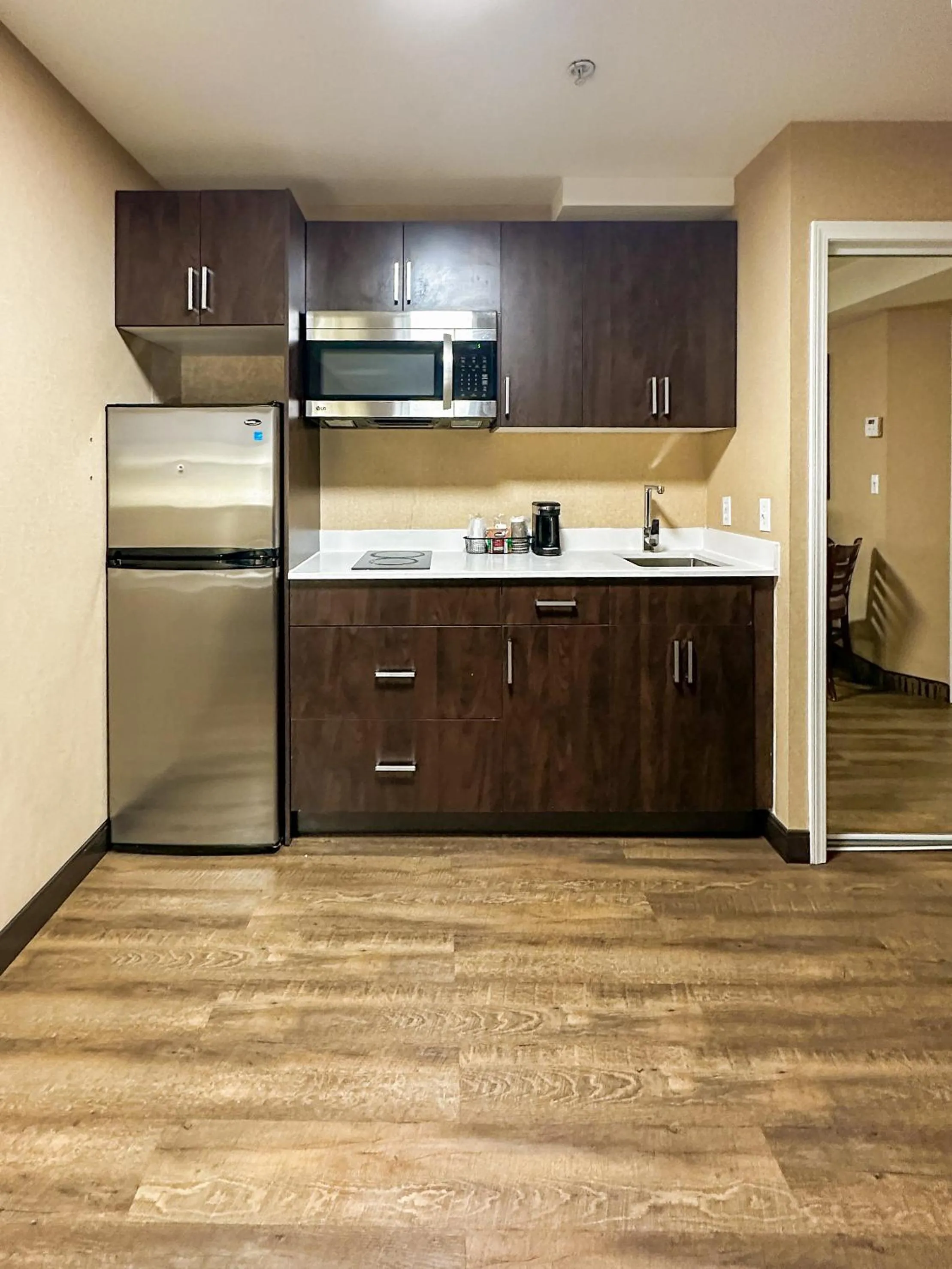 Kitchen or kitchenette in Pacific Inn & Suites Kamloops