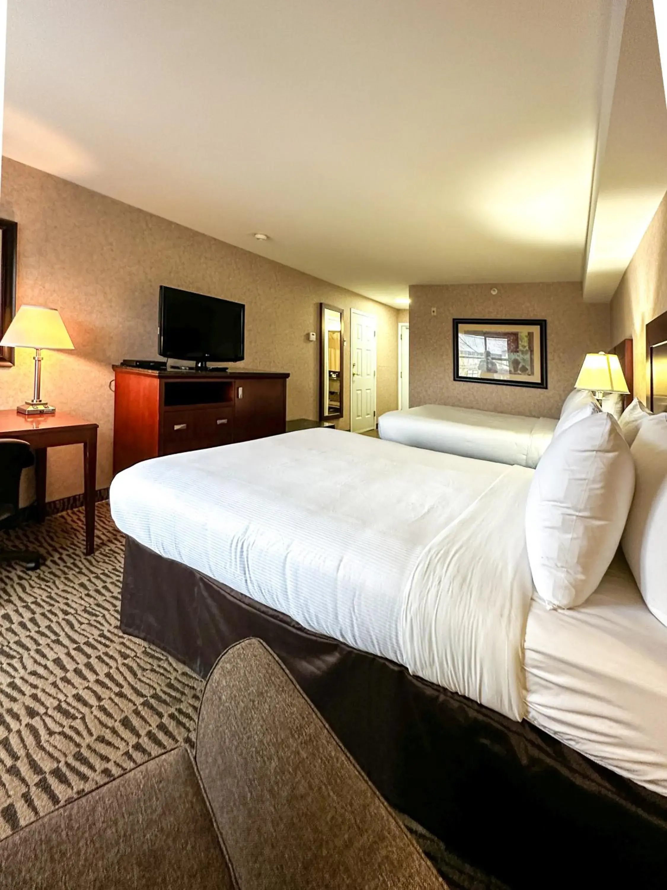 Bed in Pacific Inn & Suites Kamloops Bed in Pacific Inn & Suites Kamloops