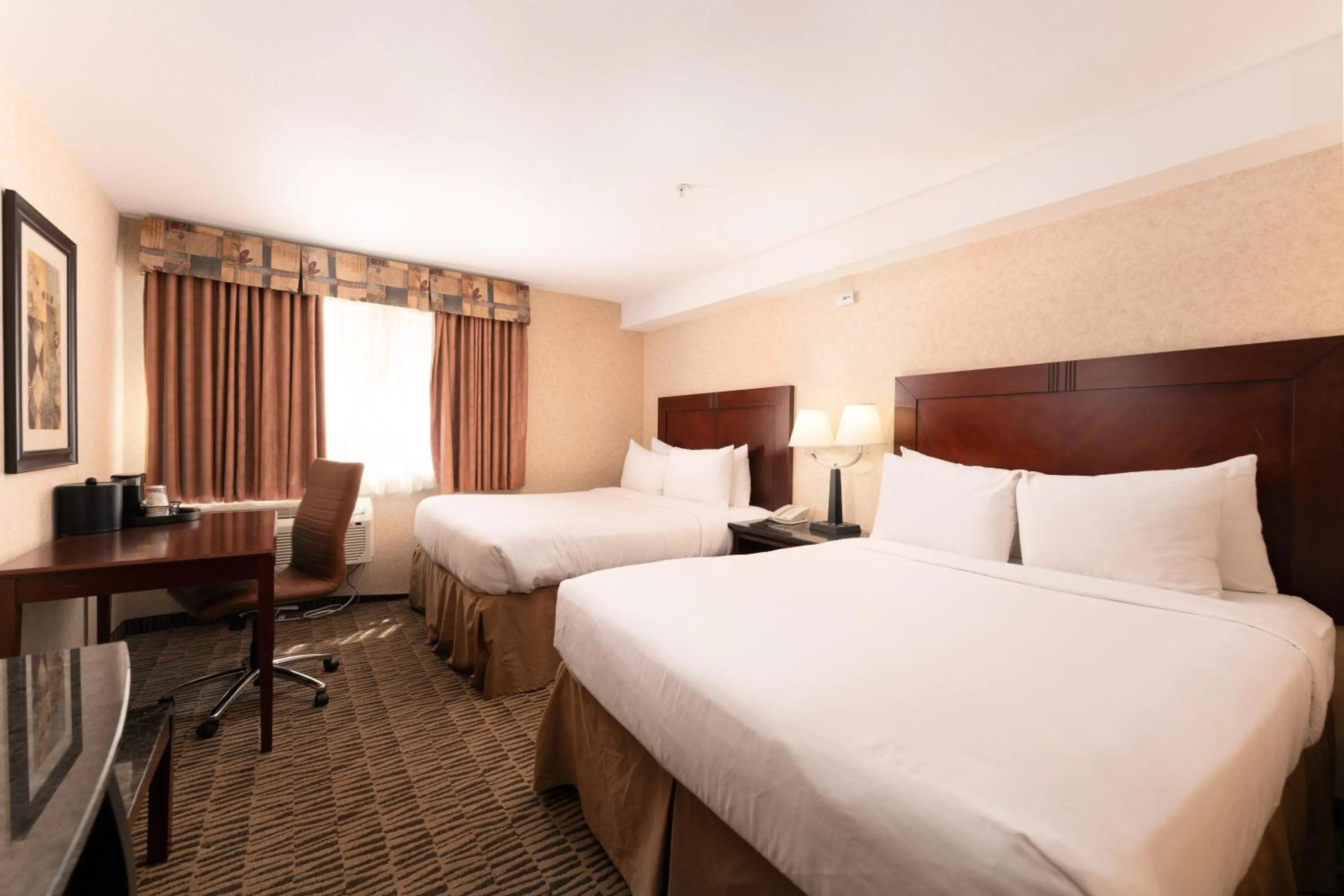 Bed in Prestige Aberdeen Lodge Kamloops