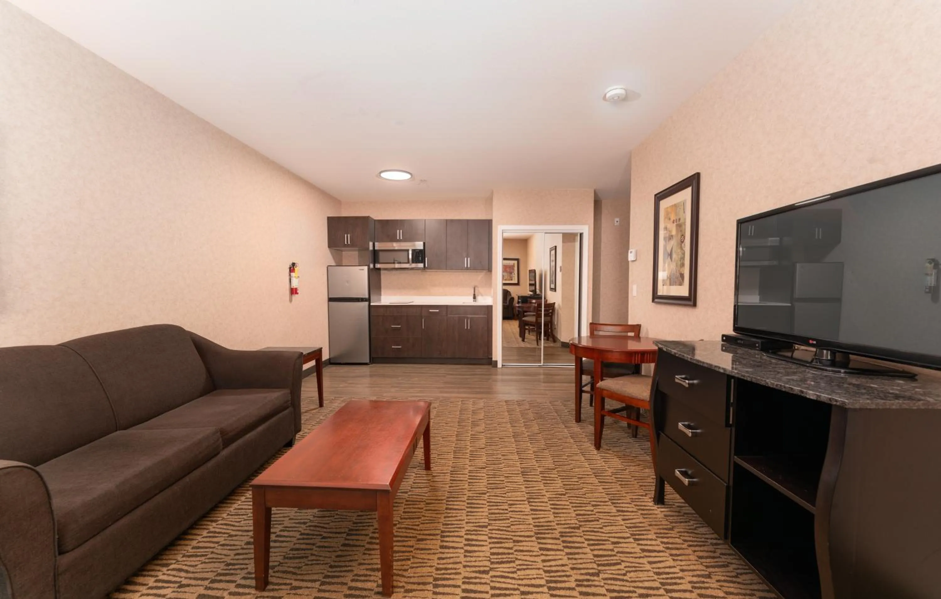 TV and multimedia in Prestige Aberdeen Lodge Kamloops