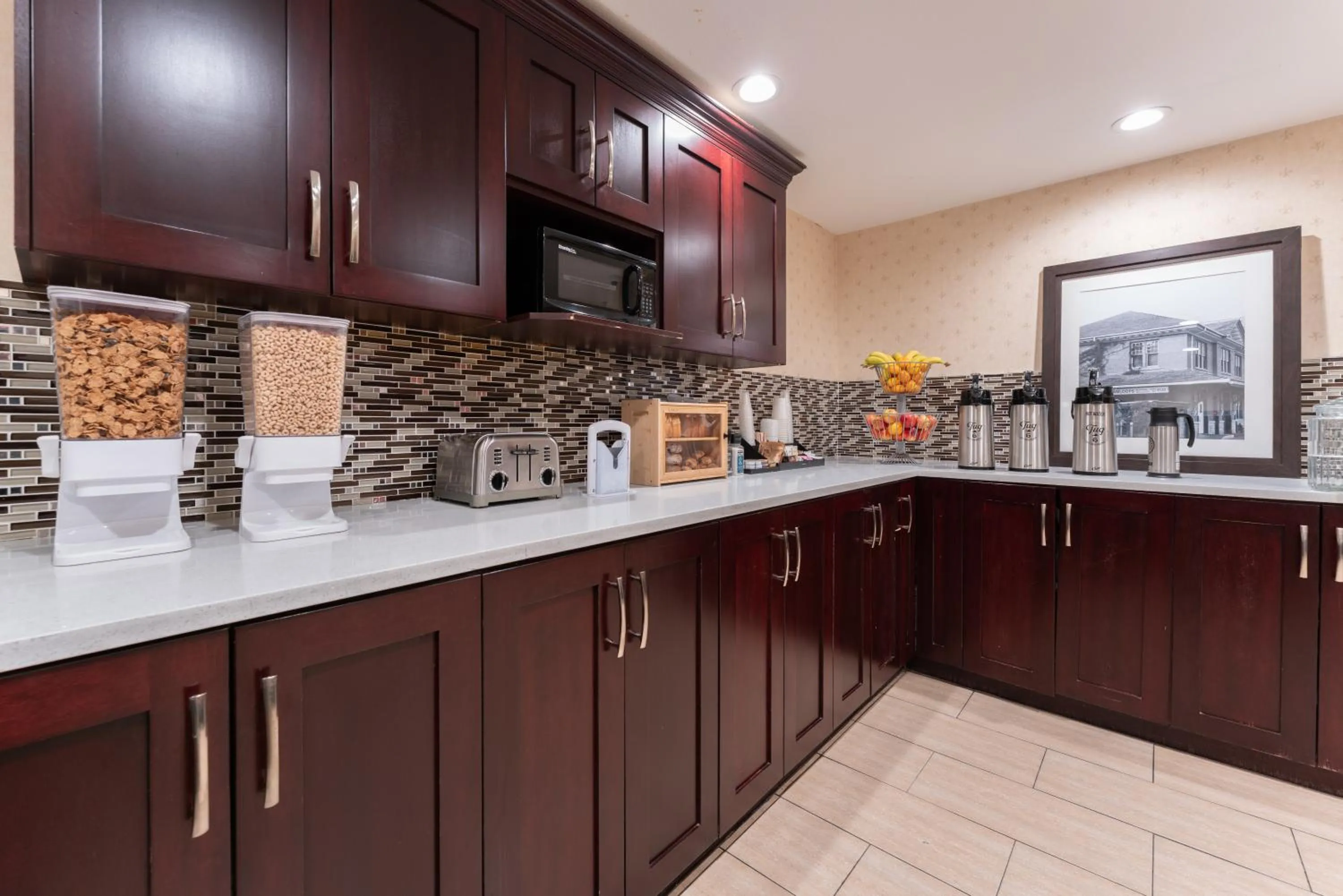 Breakfast in Prestige Aberdeen Lodge Kamloops