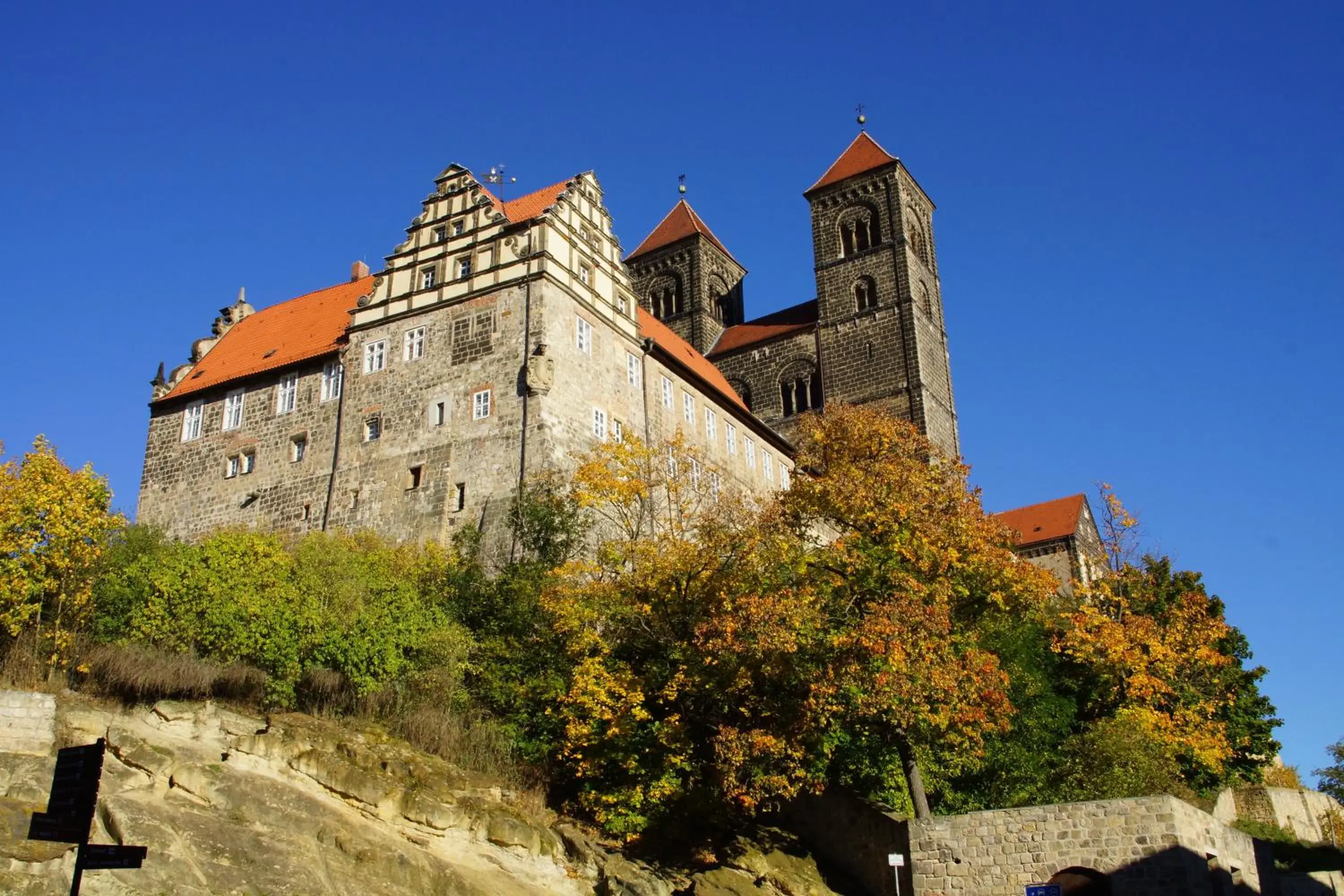 Nearby landmark, Property Building in Hotel Riemann