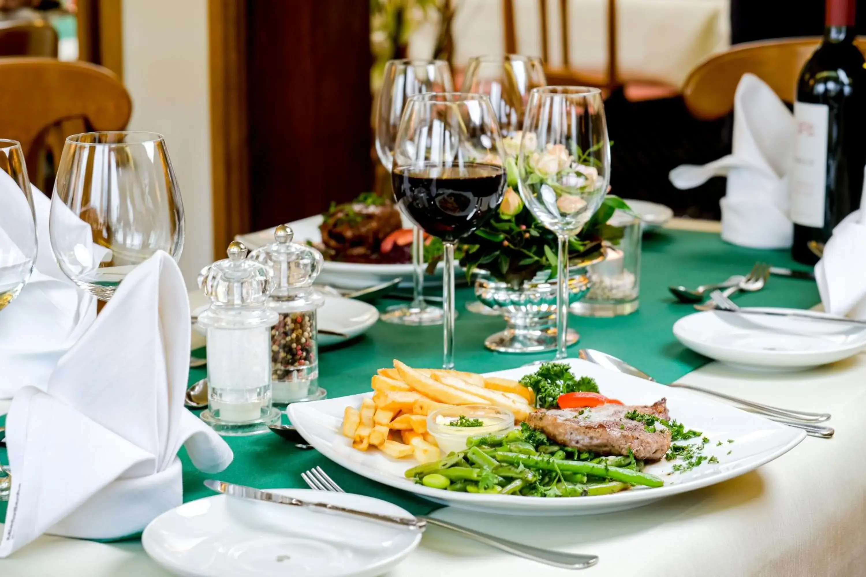 Restaurant/Places to Eat in Hotel Riemann