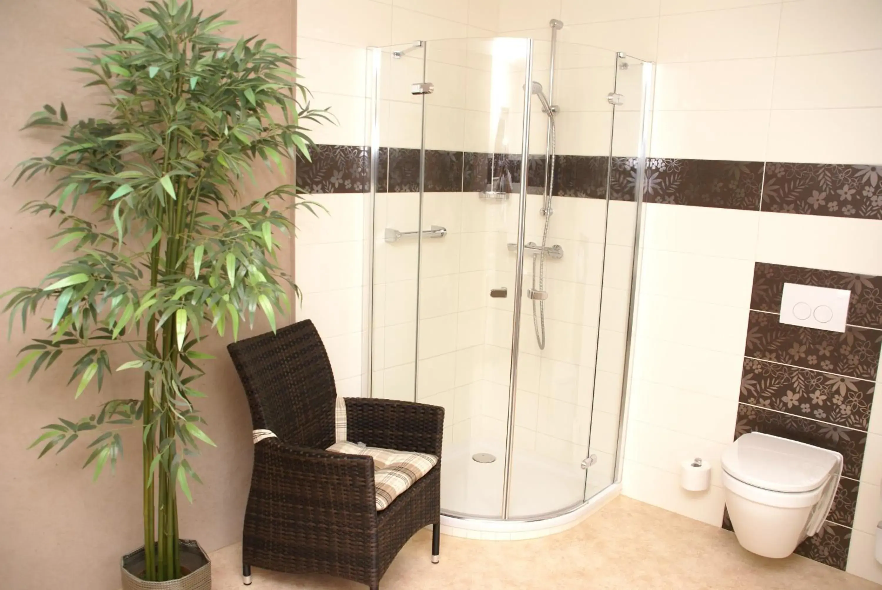 Shower, Bathroom in Hotel Riemann