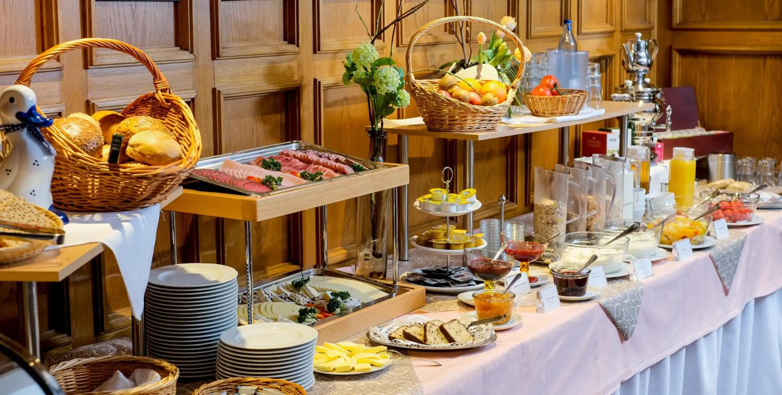 Buffet breakfast, Food in Hotel Riemann