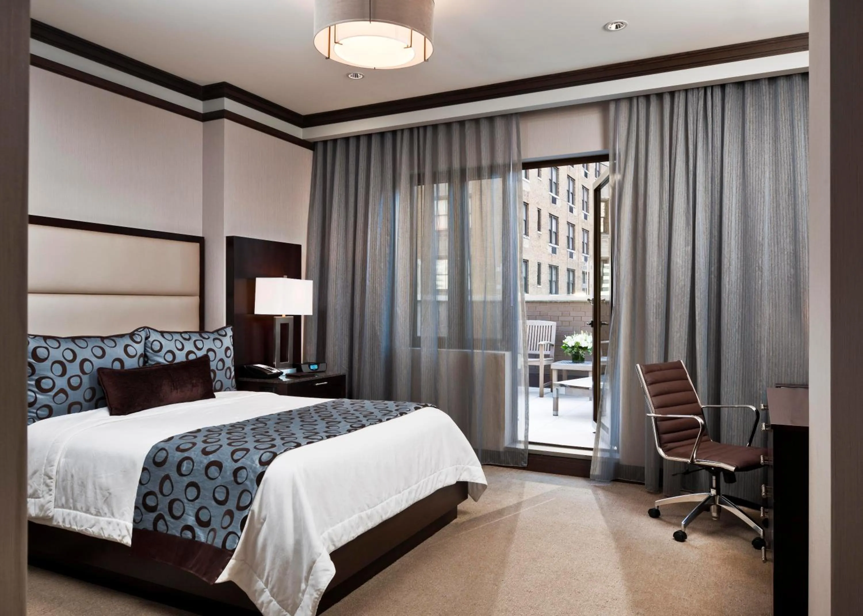 Balcony/Terrace, Bed in The Pearl Hotel