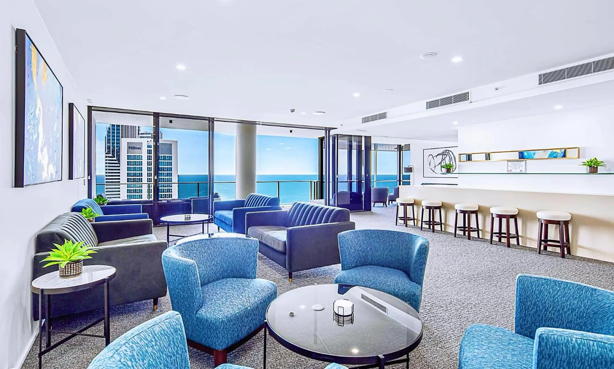 Lounge or bar in Circle On Cavill Surfers Paradise Apartments-Holiday Paradise