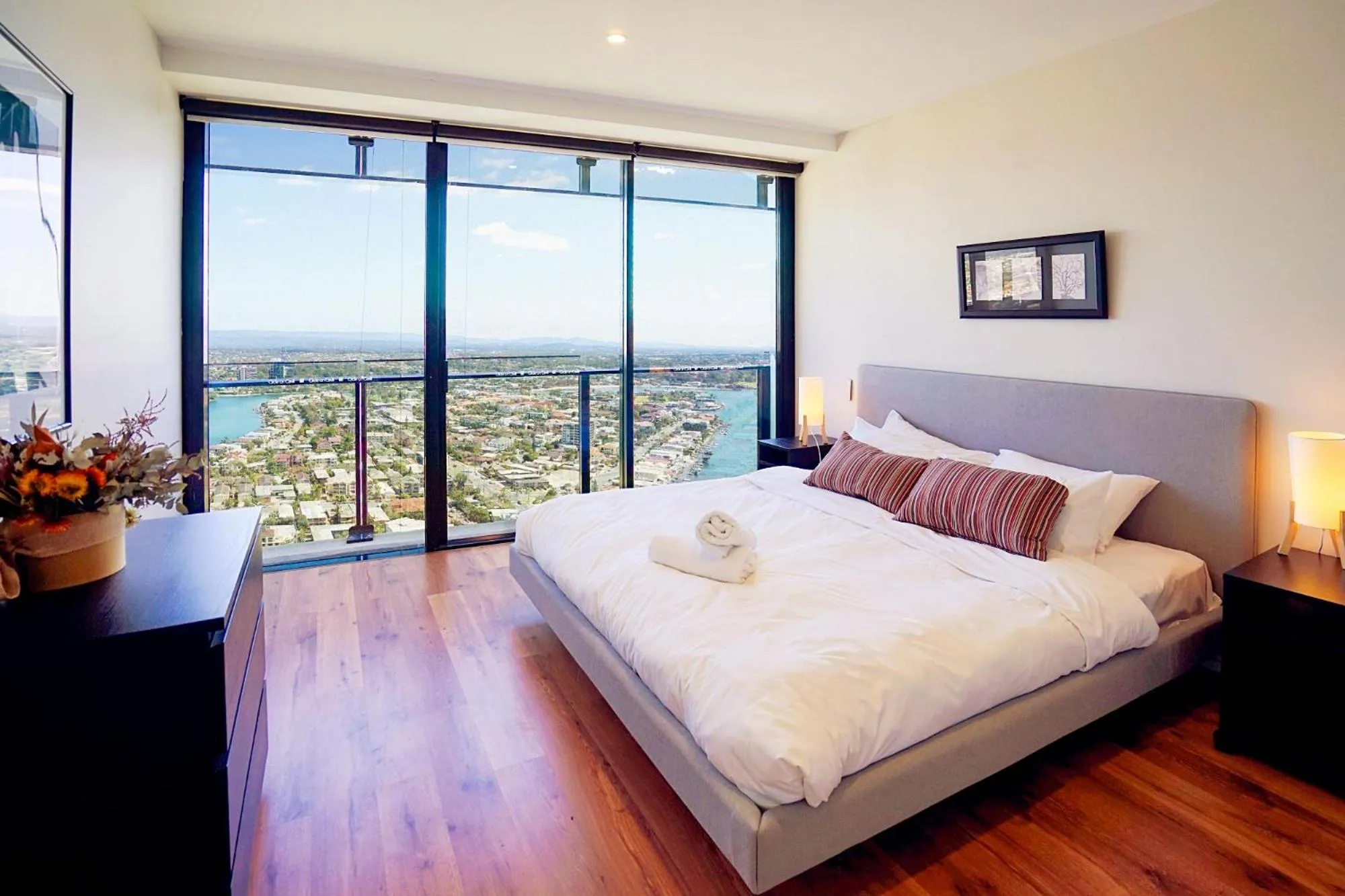 Bedroom, Bed in Circle On Cavill Surfers Paradise Apartments-Holiday Paradise