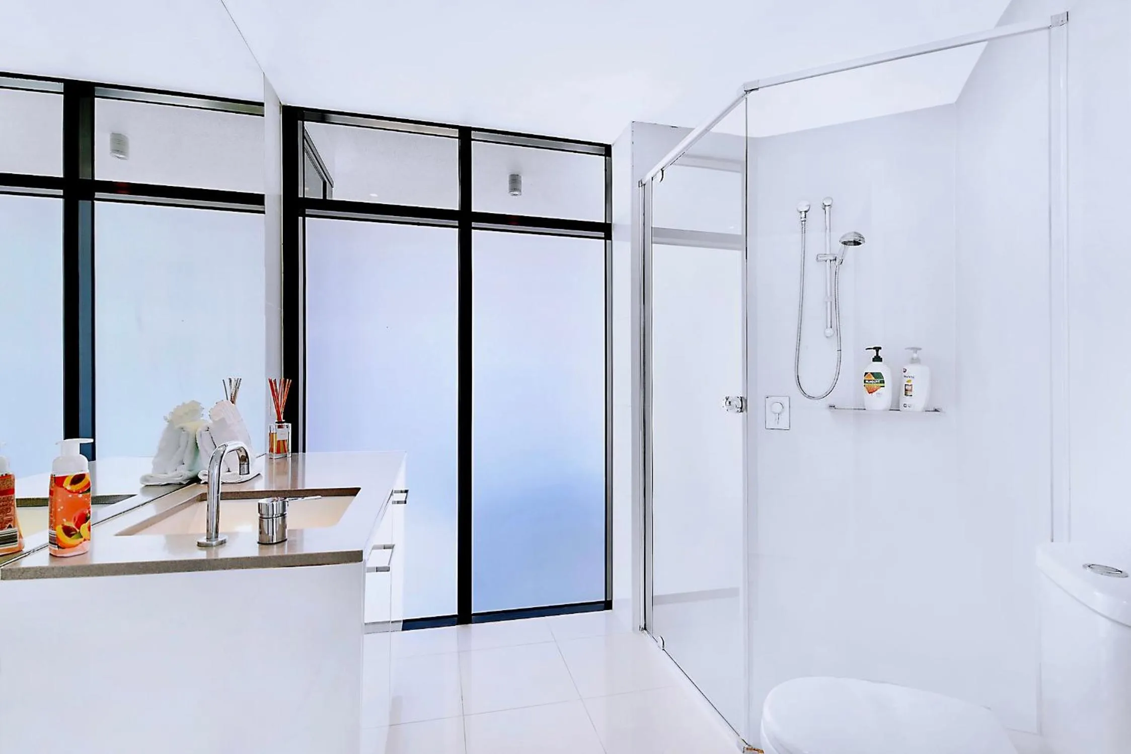 Shower in Circle On Cavill Surfers Paradise Apartments-Holiday Paradise