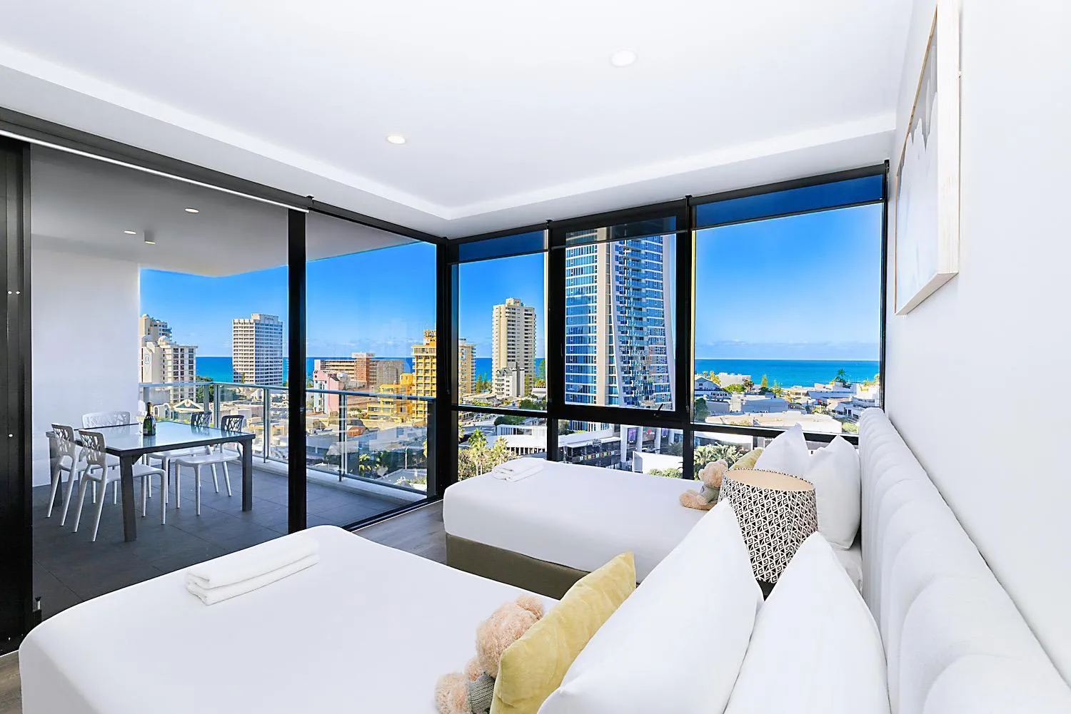 Bed in Circle On Cavill Surfers Paradise Apartments-Holiday Paradise