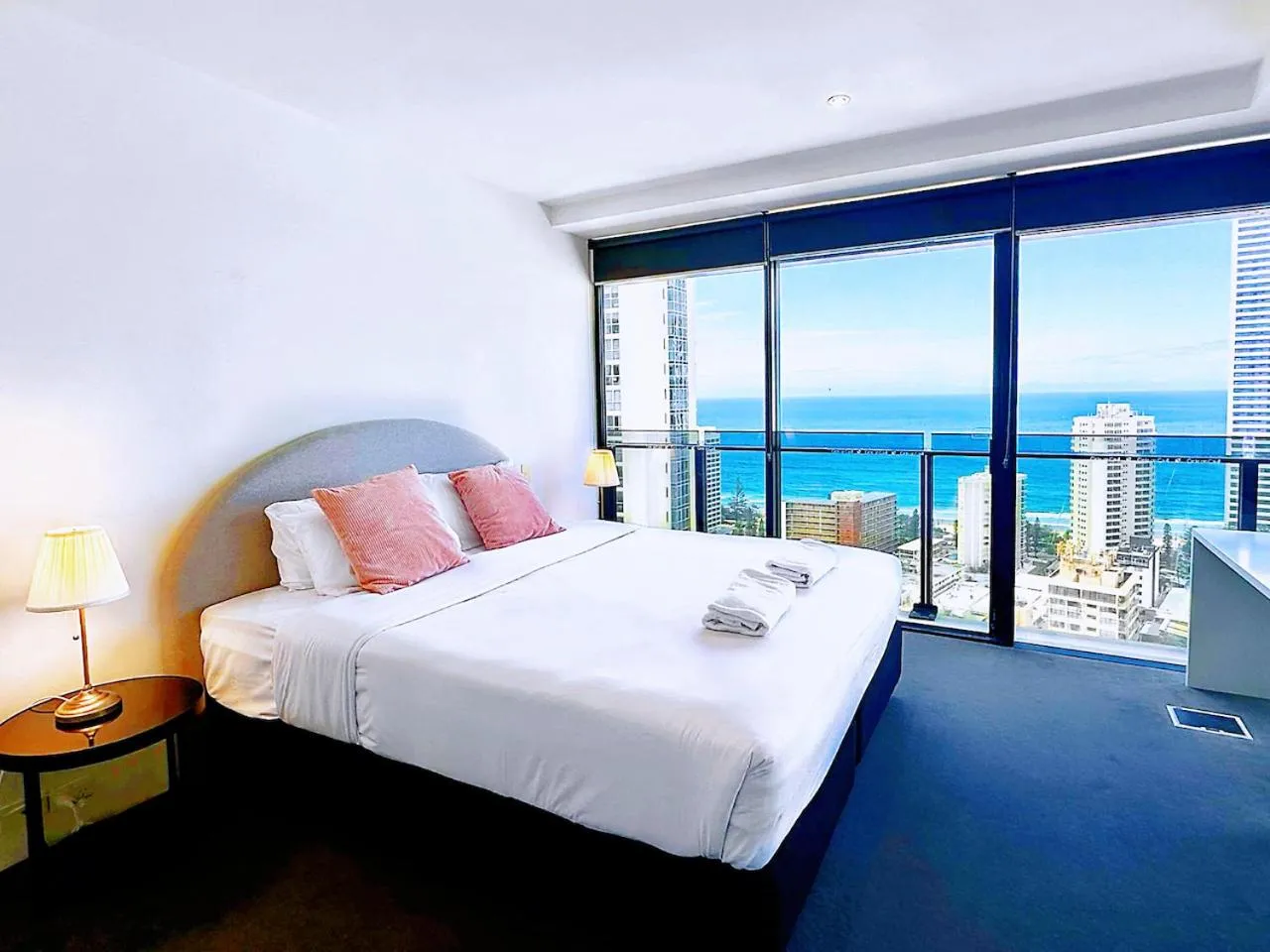 Bedroom, Bed in Circle On Cavill Surfers Paradise Apartments-Holiday Paradise