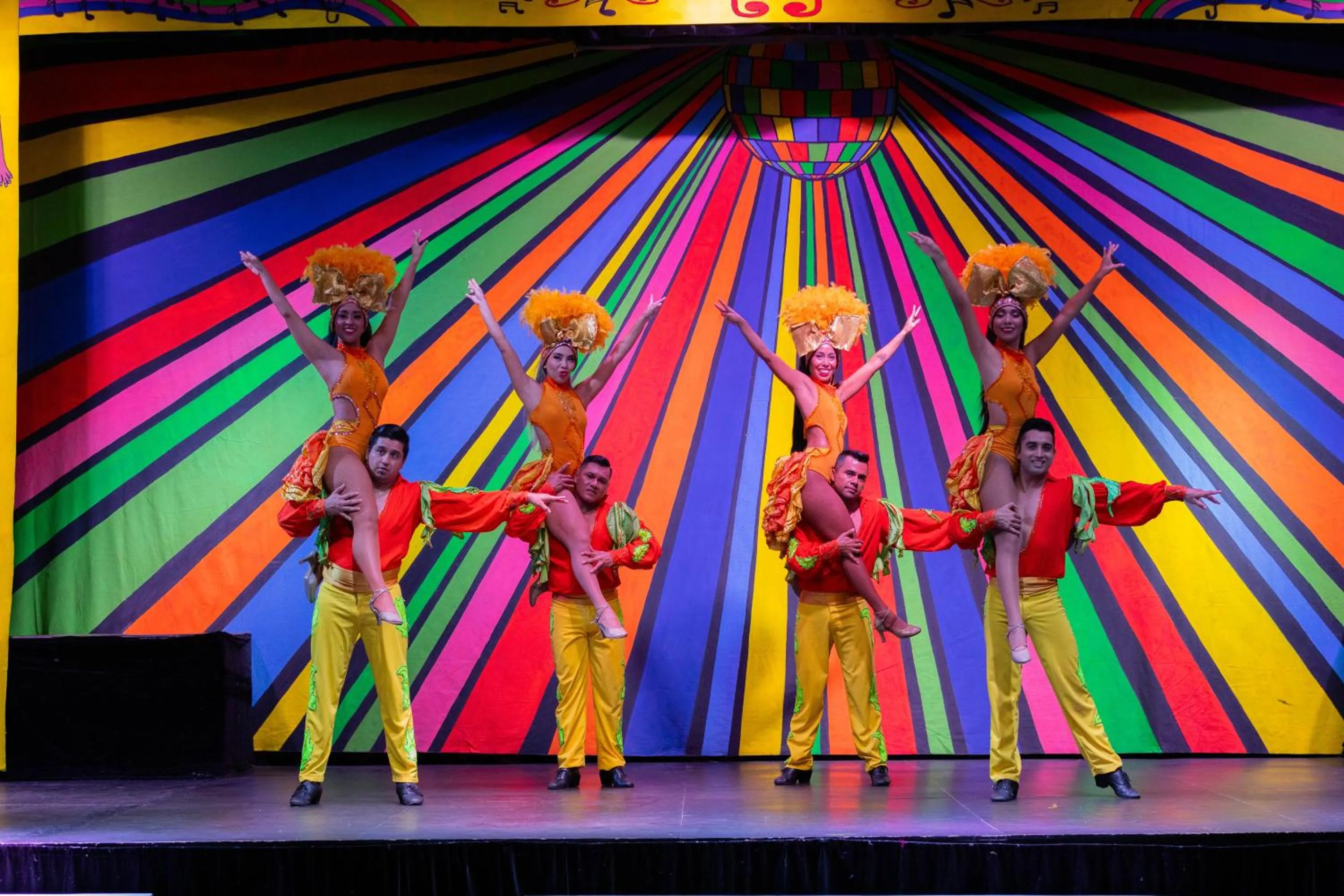 Evening entertainment in Tesoro Ixtapa All Inclusive