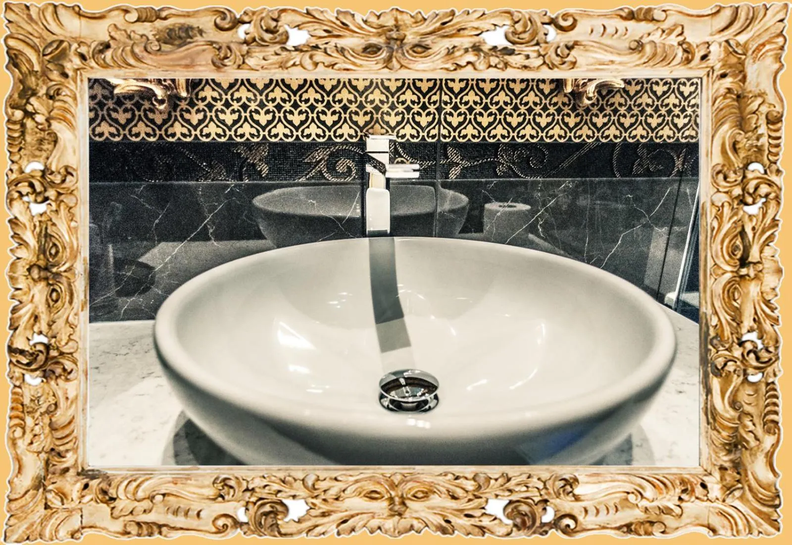 Bathroom in Impero Vaticano Suites Guest House