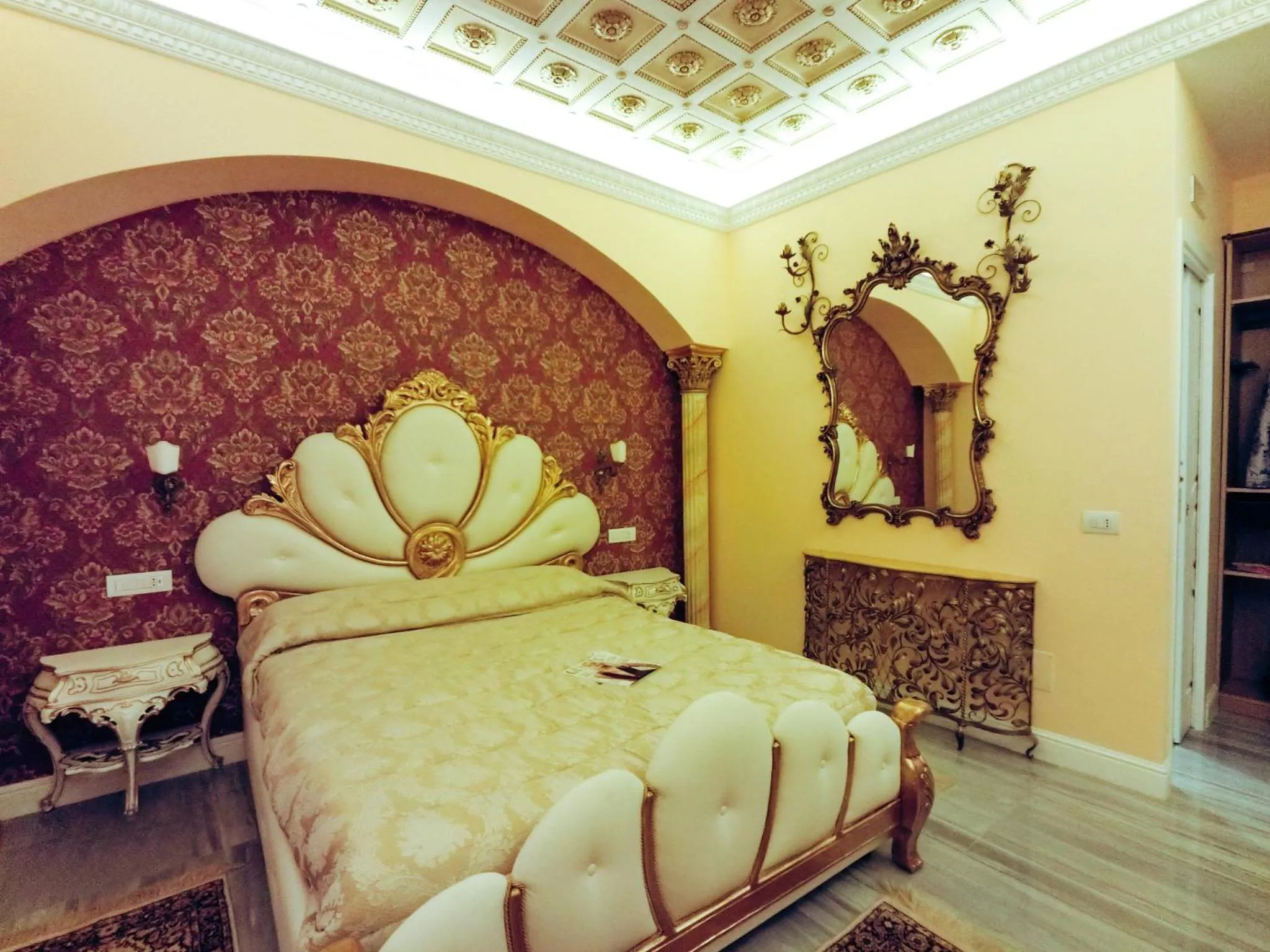 Photo of the whole room, Bed in Impero Vaticano Suites Guest House