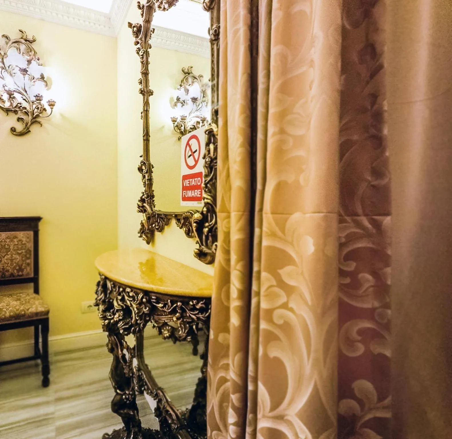 Photo of the whole room in Impero Vaticano Suites Guest House