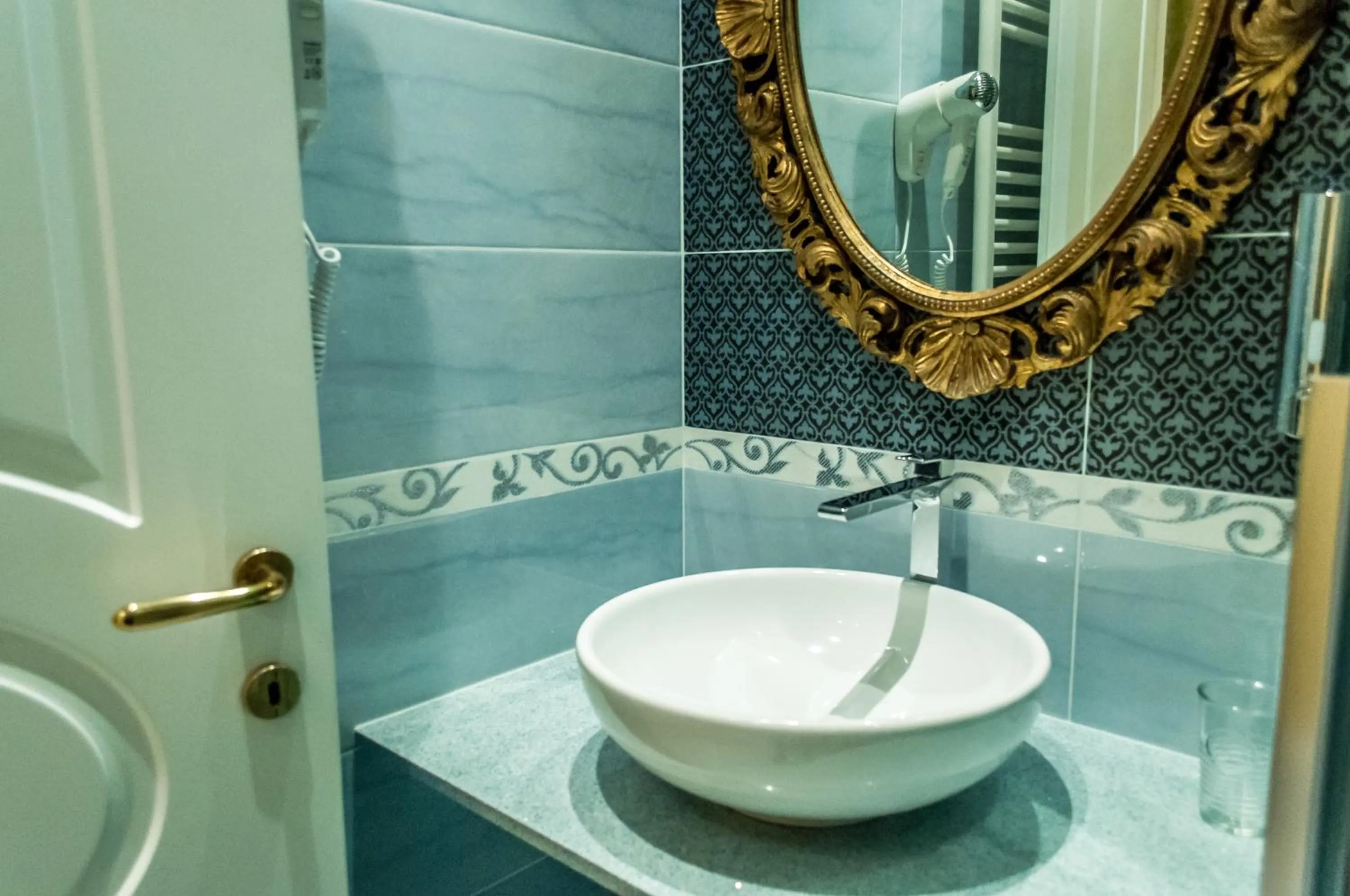 Bathroom in Impero Vaticano Suites Guest House