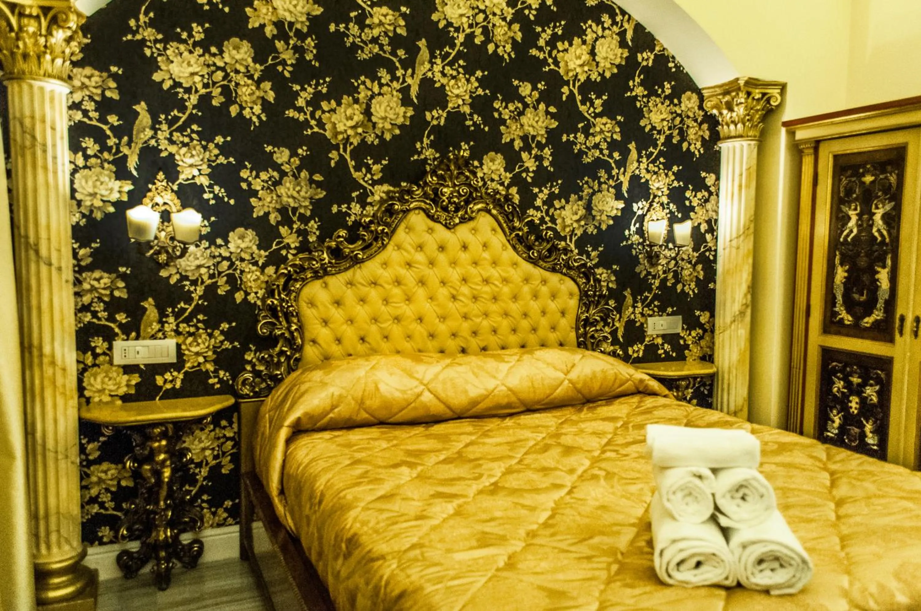 Photo of the whole room, Bed in Impero Vaticano Suites Guest House