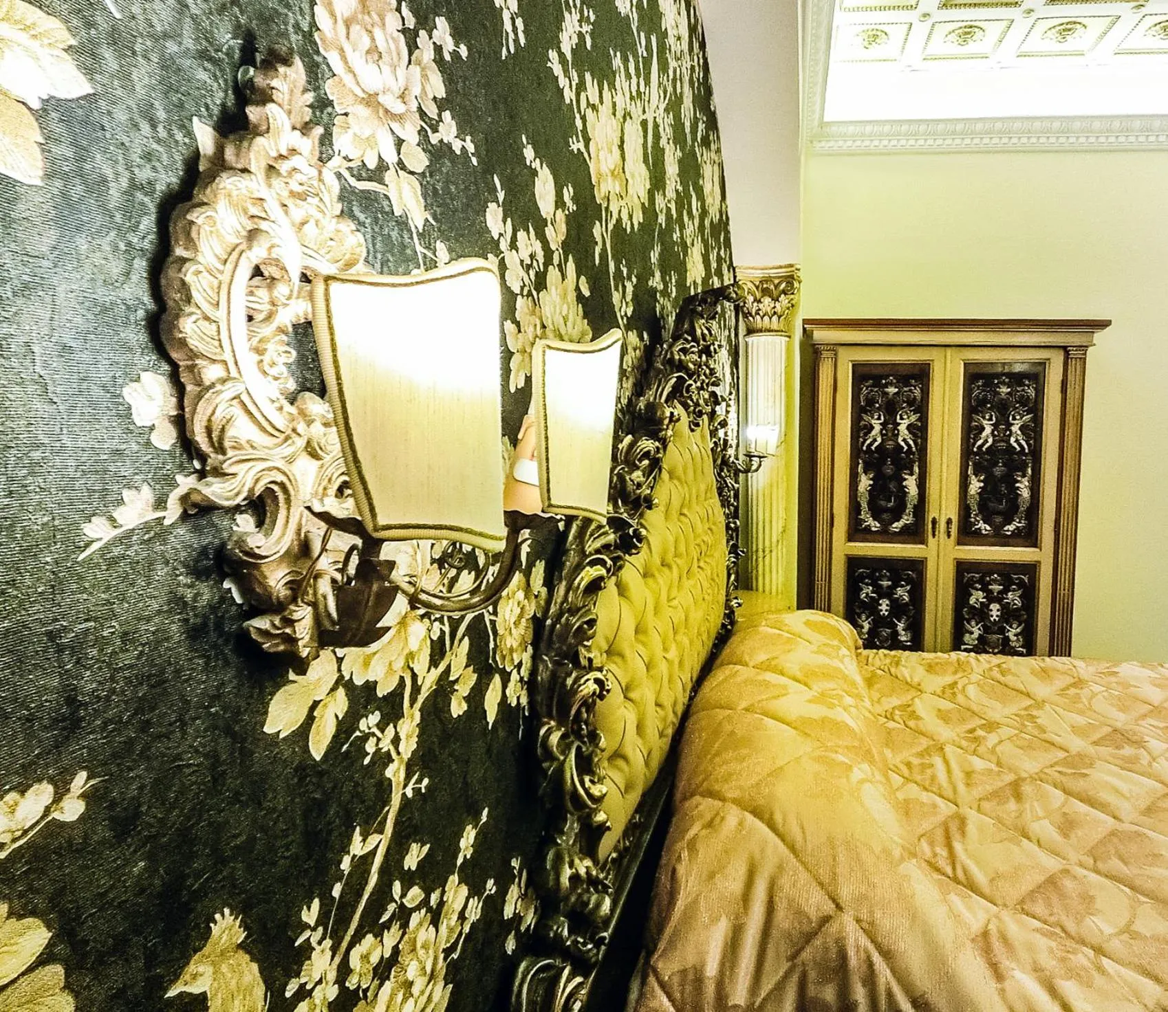 Photo of the whole room, Bed in Impero Vaticano Suites Guest House