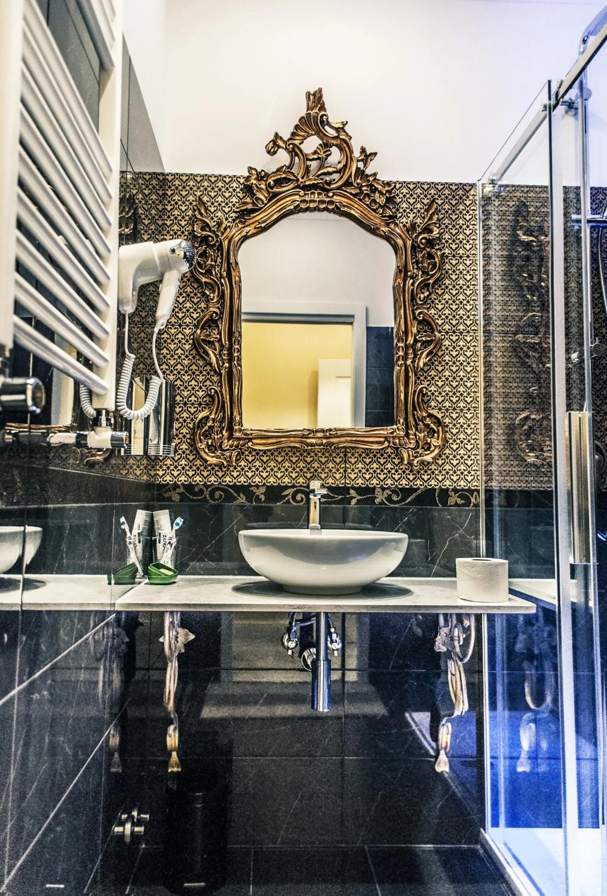 Bathroom in Impero Vaticano Suites Guest House