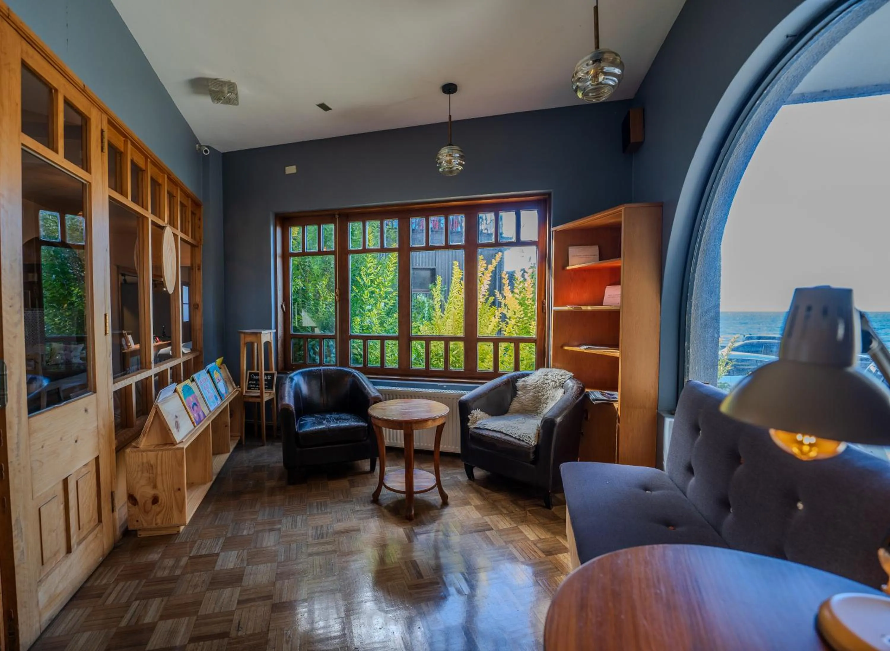 Library in Hotel Bellavista