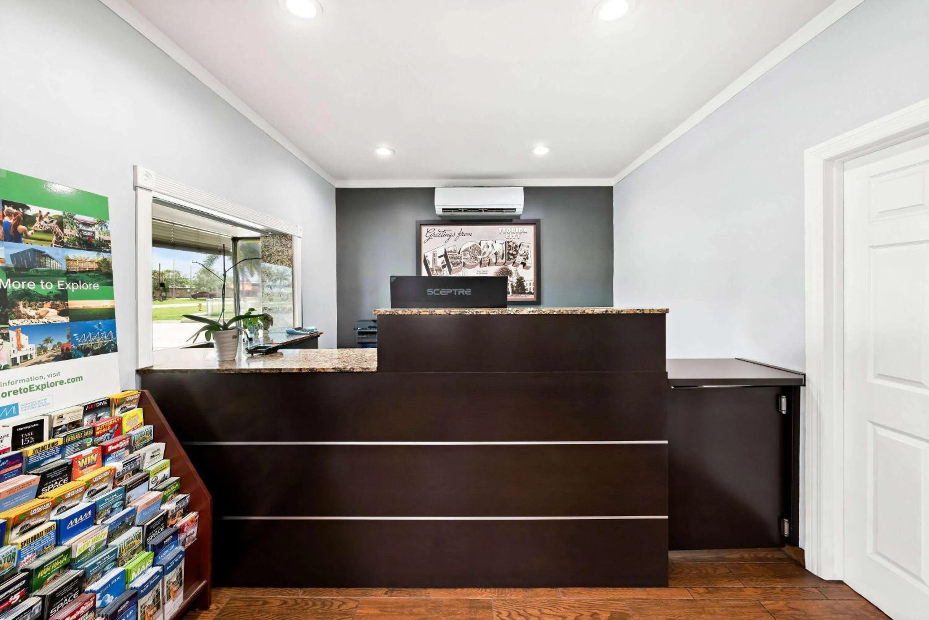 Lobby or reception in Super 8 by Wyndham Florida City/Homestead/Everglades