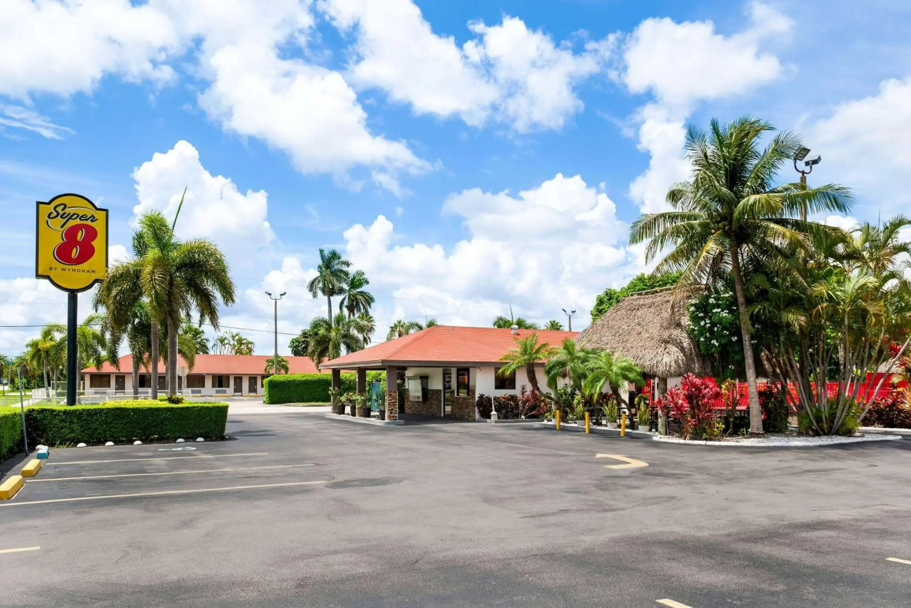 Property building in Super 8 by Wyndham Florida City/Homestead/Everglades Property building in Super 8 by Wyndham Florida City/Homestead/Everglades