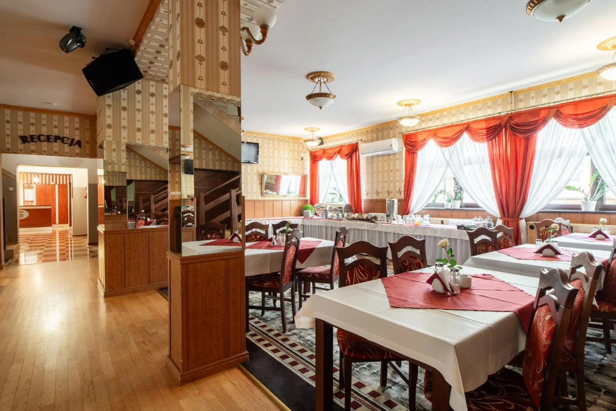 Restaurant/places to eat in Dwór Jur-Gast