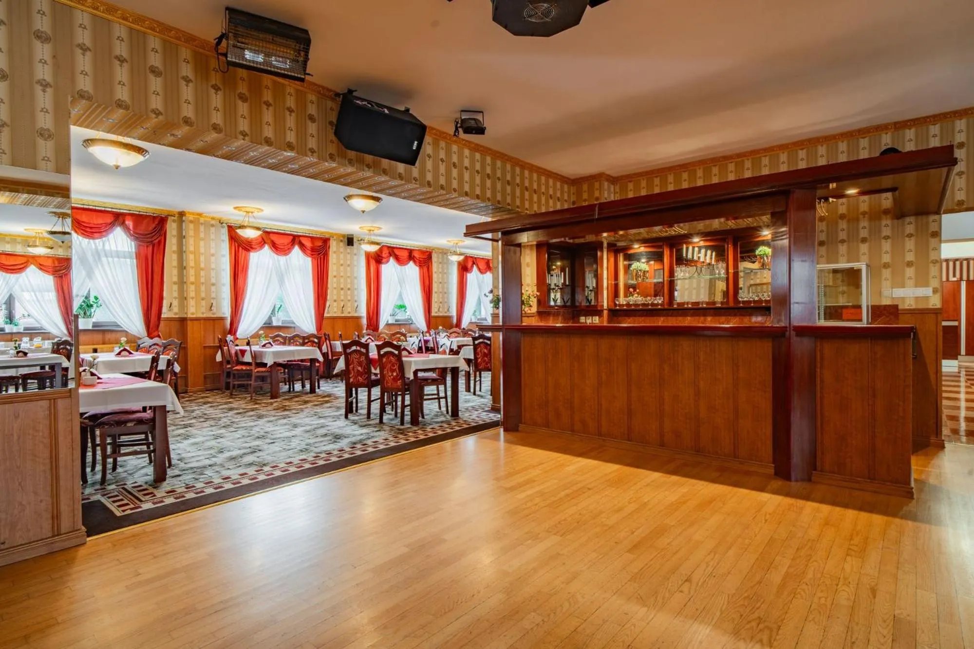 Restaurant/places to eat in Dwór Jur-Gast