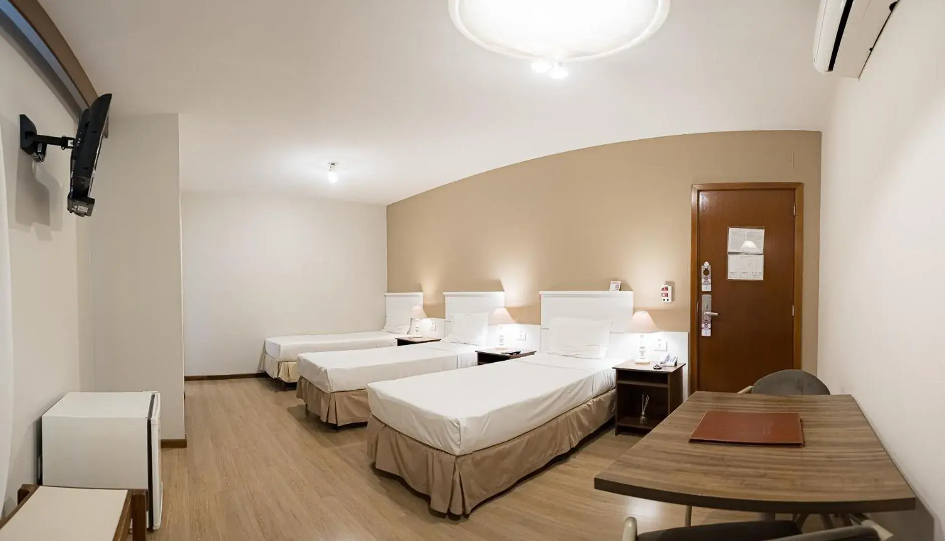 Dining area, Bed in Planalto Select Hotel Ponta Grossa Dining area, Bed in Planalto Select Hotel Ponta Grossa