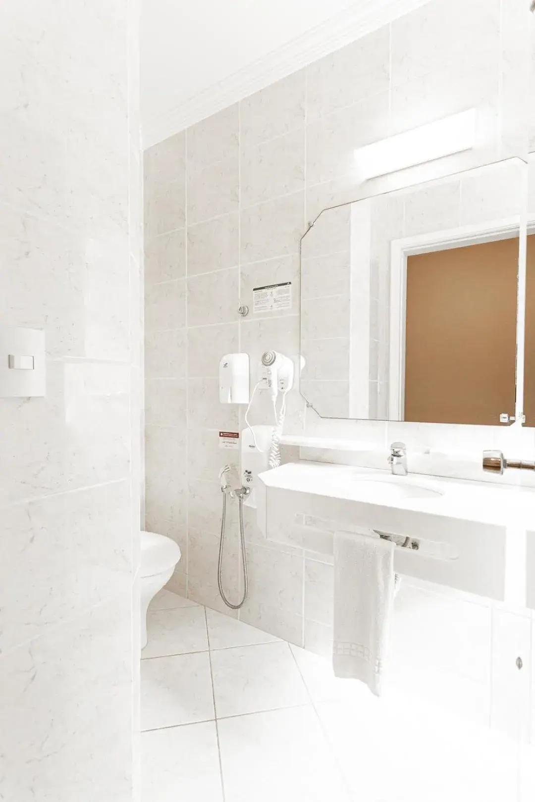 Bathroom in Planalto Select Hotel Ponta Grossa Bathroom in Planalto Select Hotel Ponta Grossa