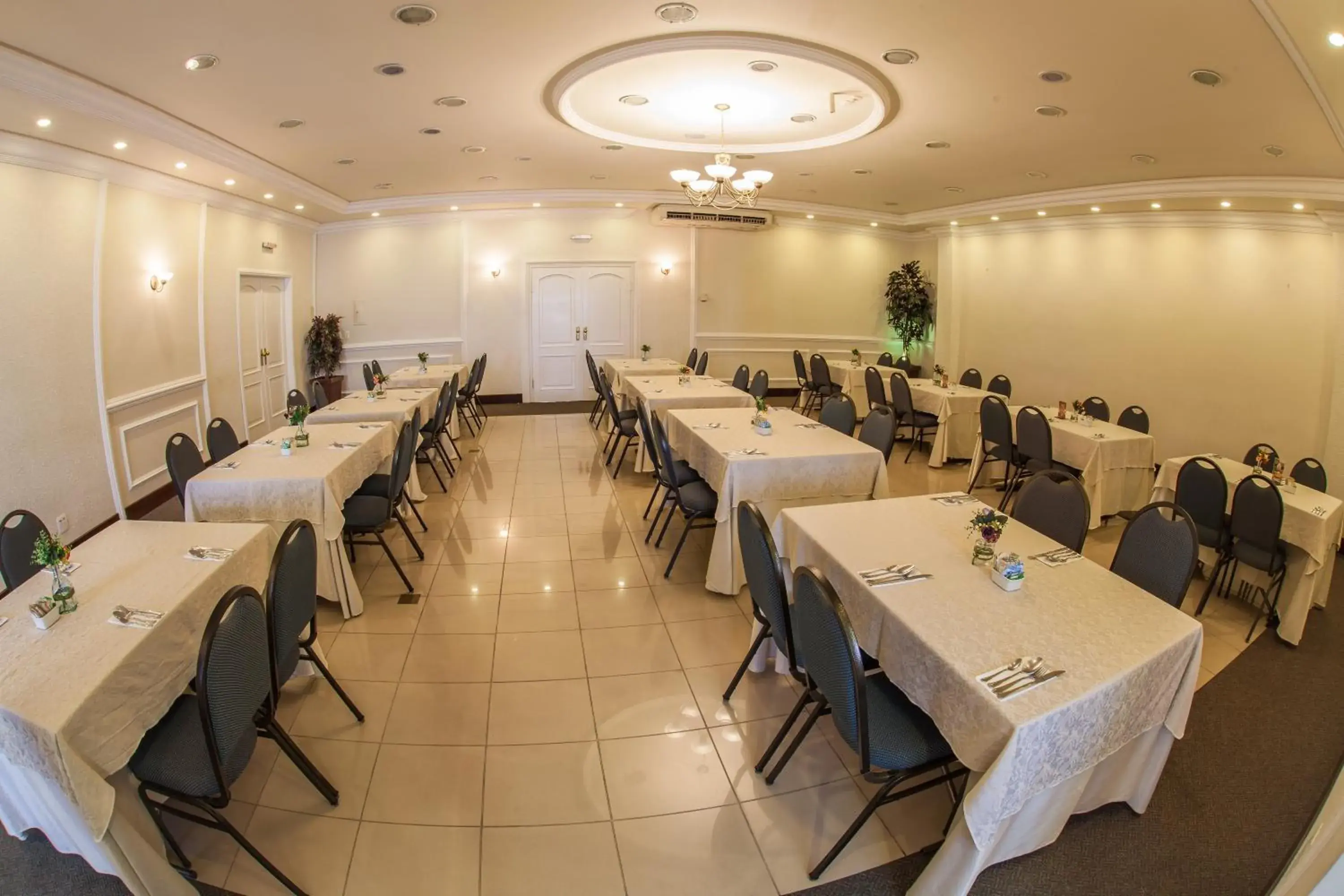 Restaurant/places to eat in Planalto Select Hotel Ponta Grossa Restaurant/places to eat in Planalto Select Hotel Ponta Grossa