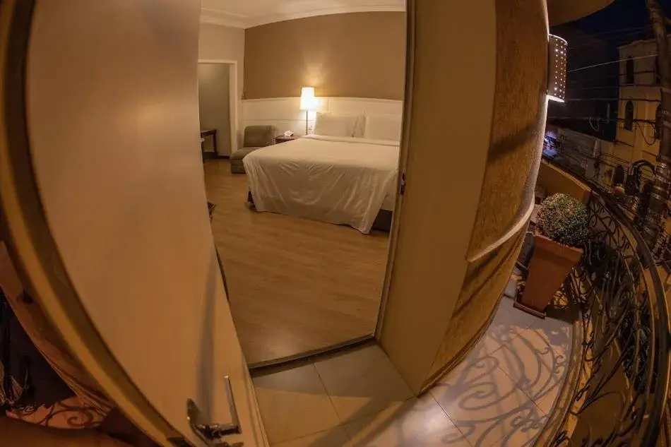 Toilet, Bed in Planalto Select Hotel Ponta Grossa Toilet, Bed in Planalto Select Hotel Ponta Grossa