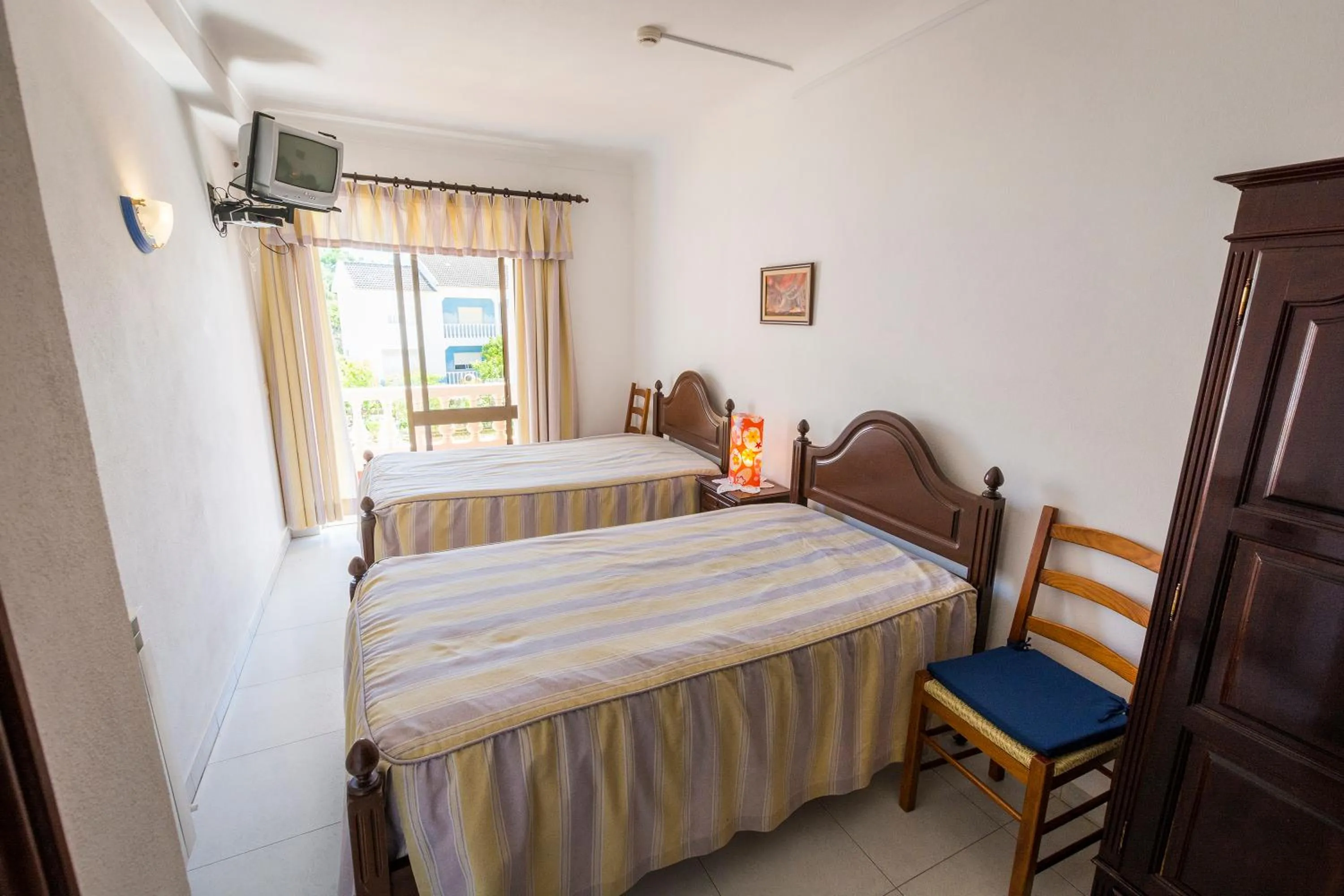 Bathroom, Bed in Guesthouse A Lareira