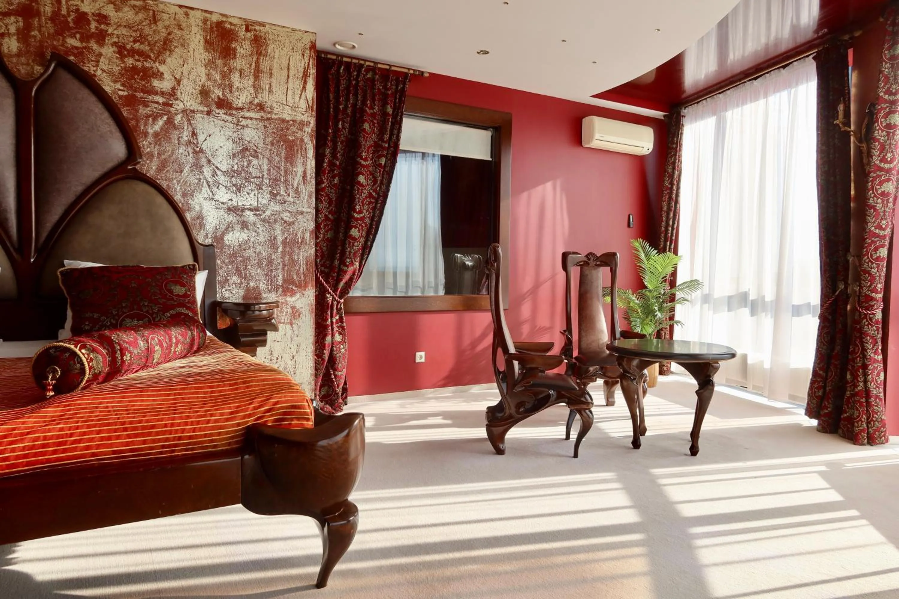 Living room, Bed in Port Hotel