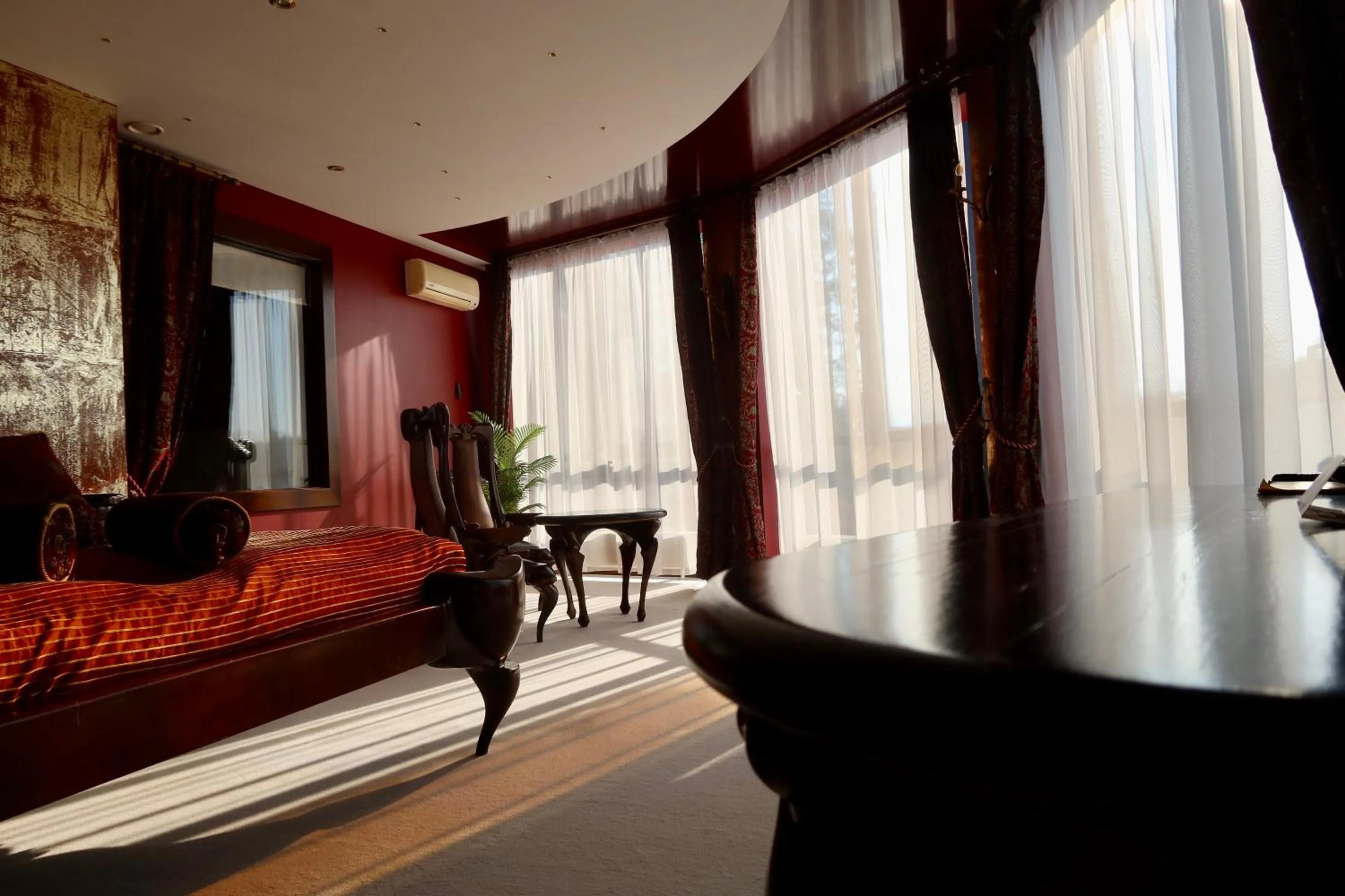 Living room, Bed in Port Hotel