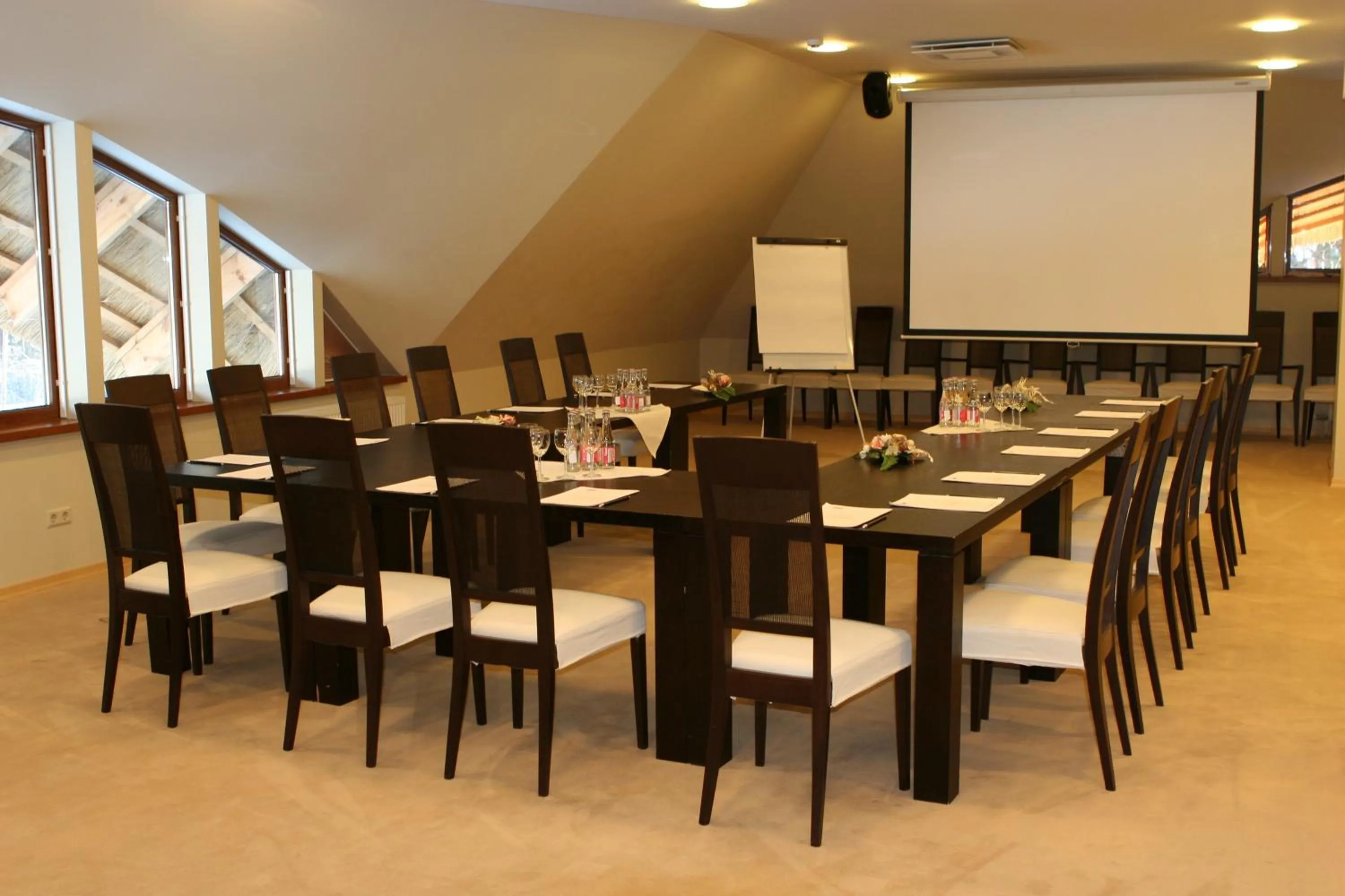 Business facilities in Port Hotel