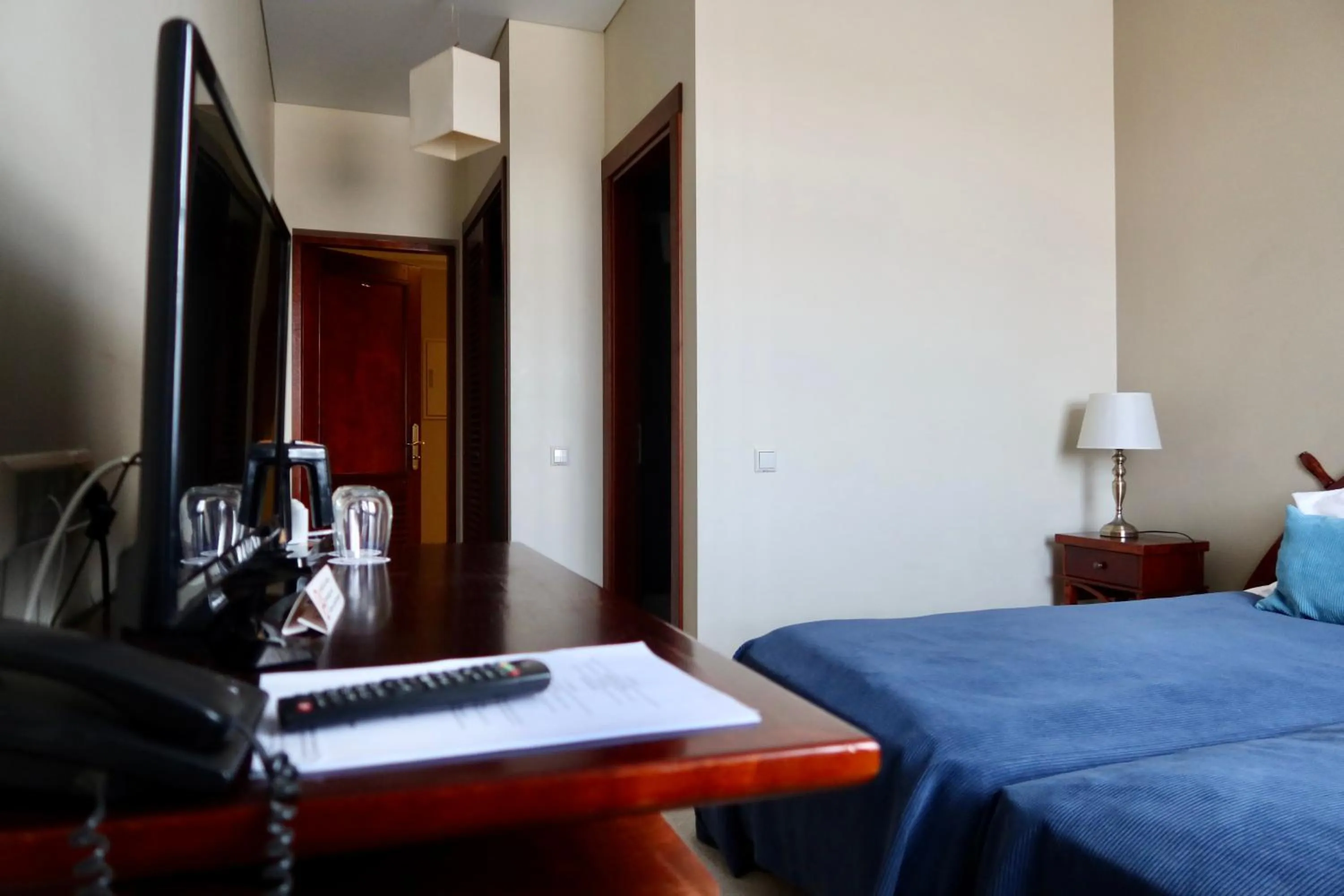 Living room, Bed in Port Hotel