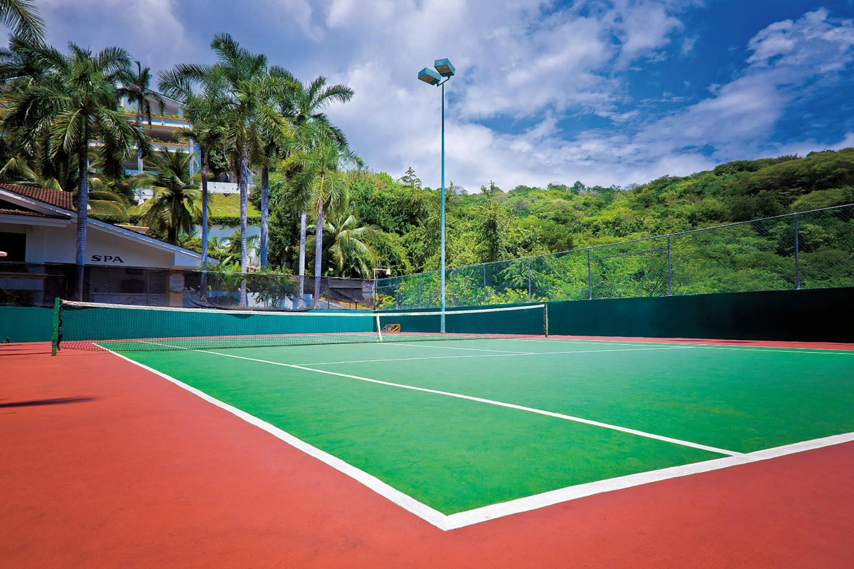 Tennis court in Park Royal Beach Huatulco - All Inclusive